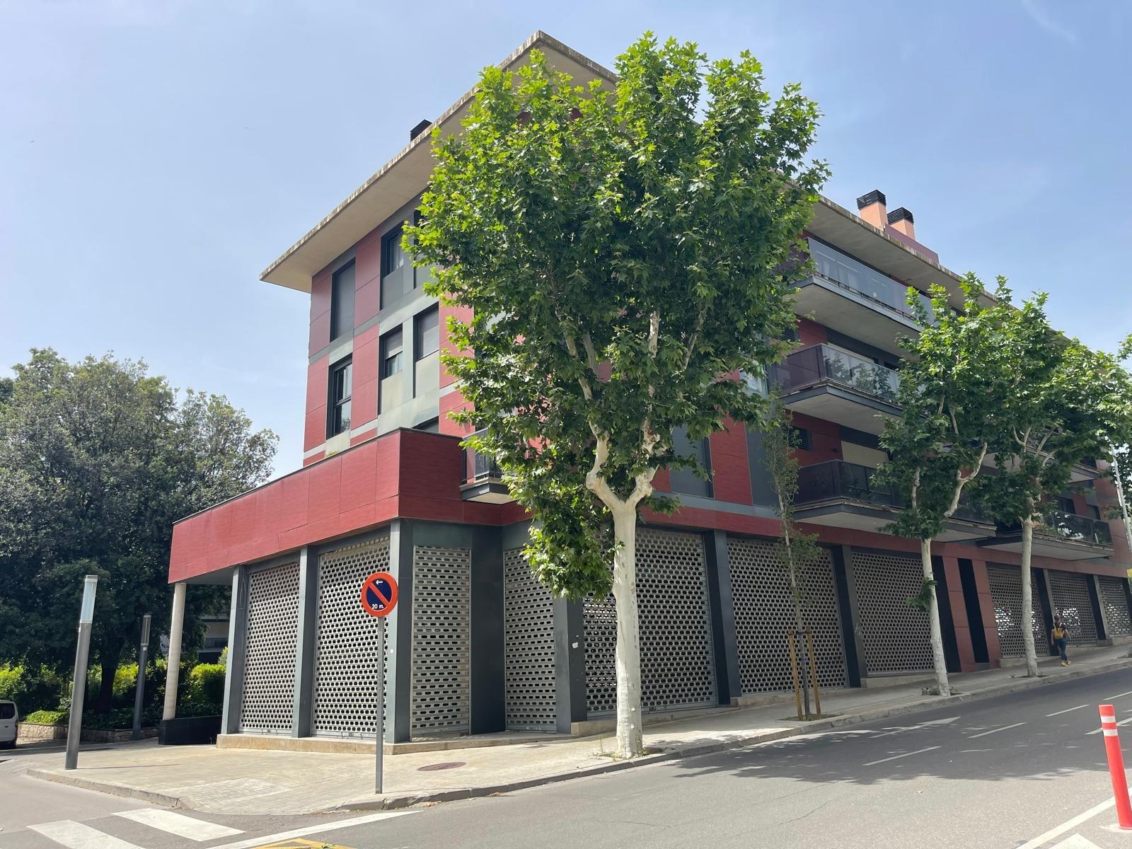 EXCEPCIONAL LOCAL COMERCIAL EN UBICACIÓ ESTRATÈGICA