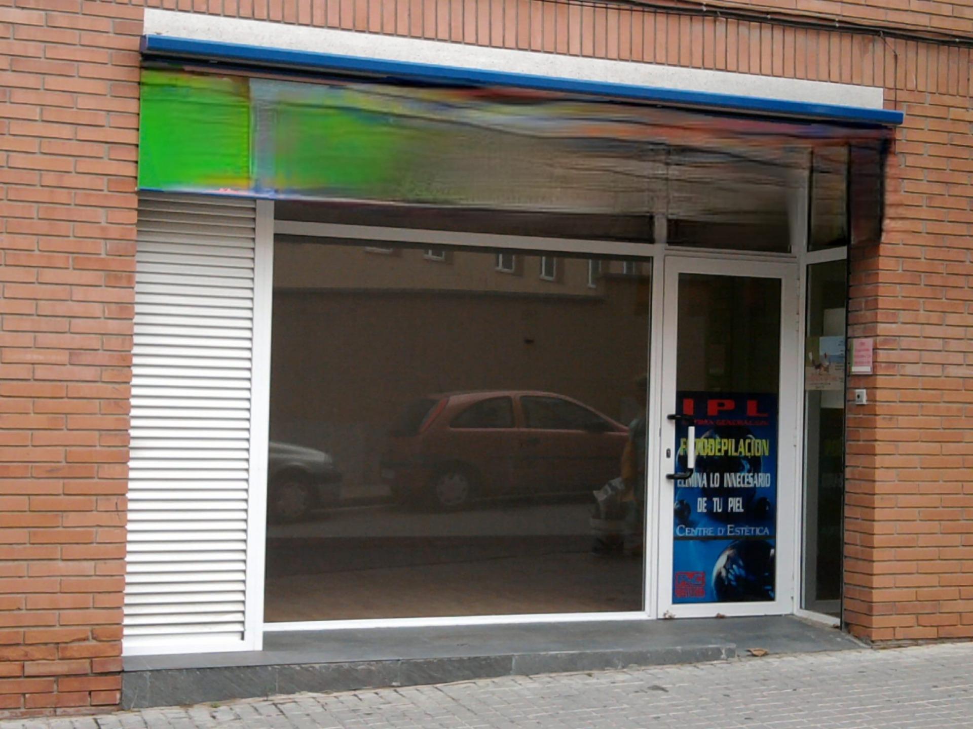 Oportunidad única en Vilanova del Camí: Local comercial en venta polivalente de 120 m²