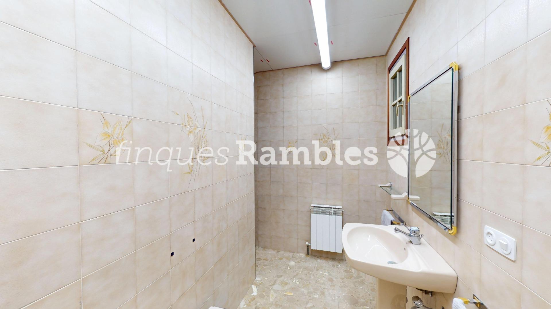 Un gran espai a ple centre d’Igualada – 19