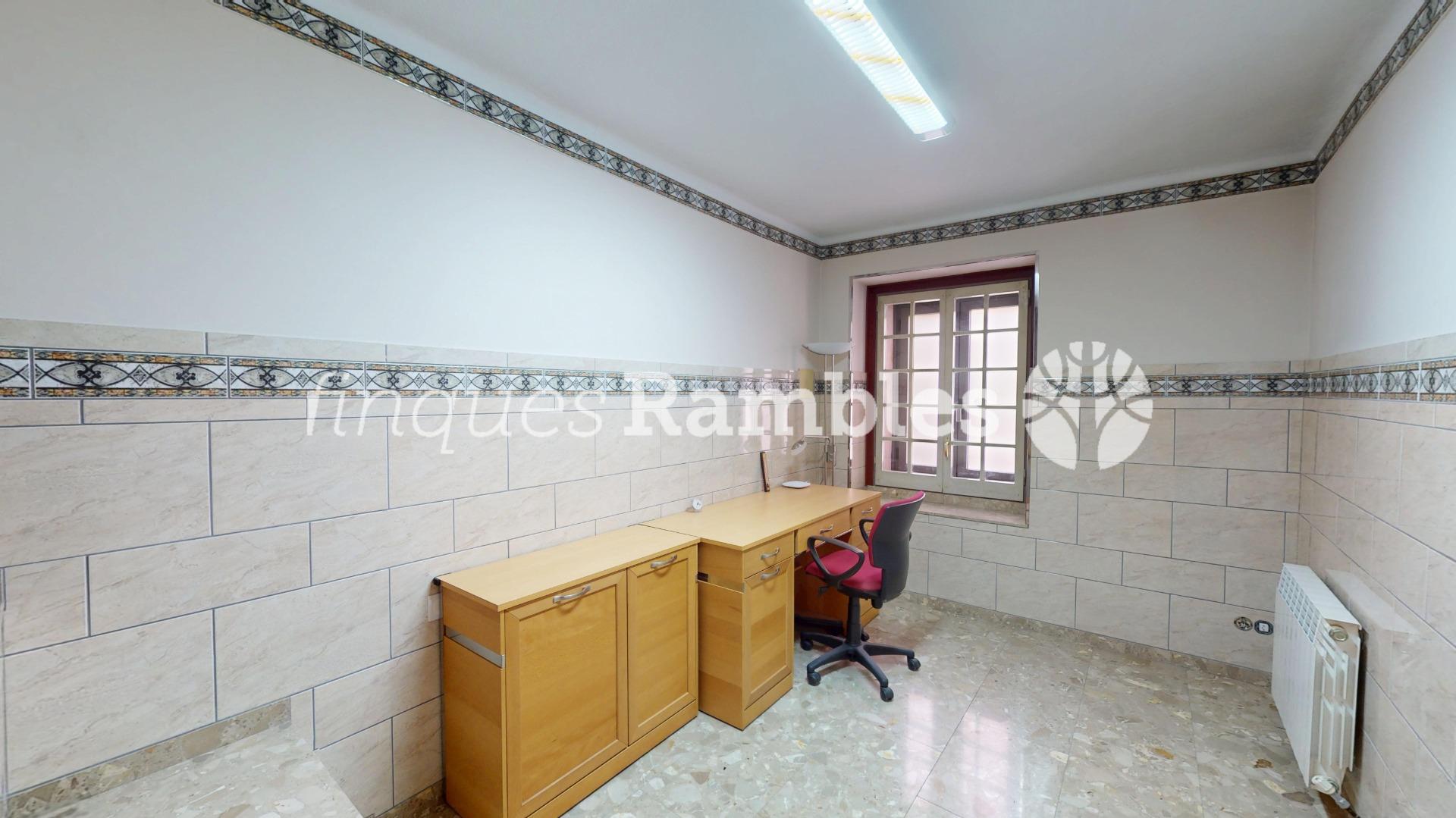 Un gran espai a ple centre d’Igualada – 21