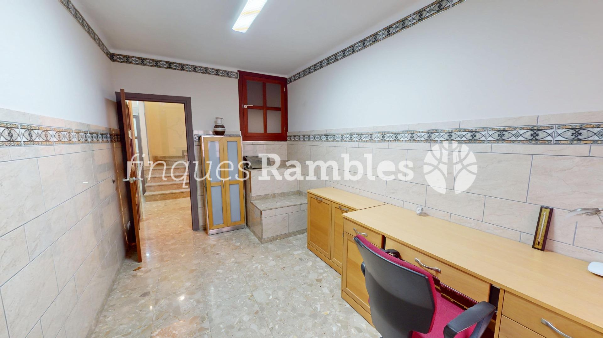 Un gran espai a ple centre d’Igualada – 22