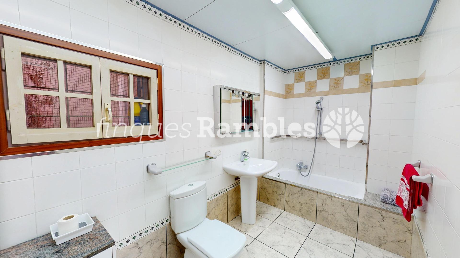 Un gran espai a ple centre d’Igualada – 24