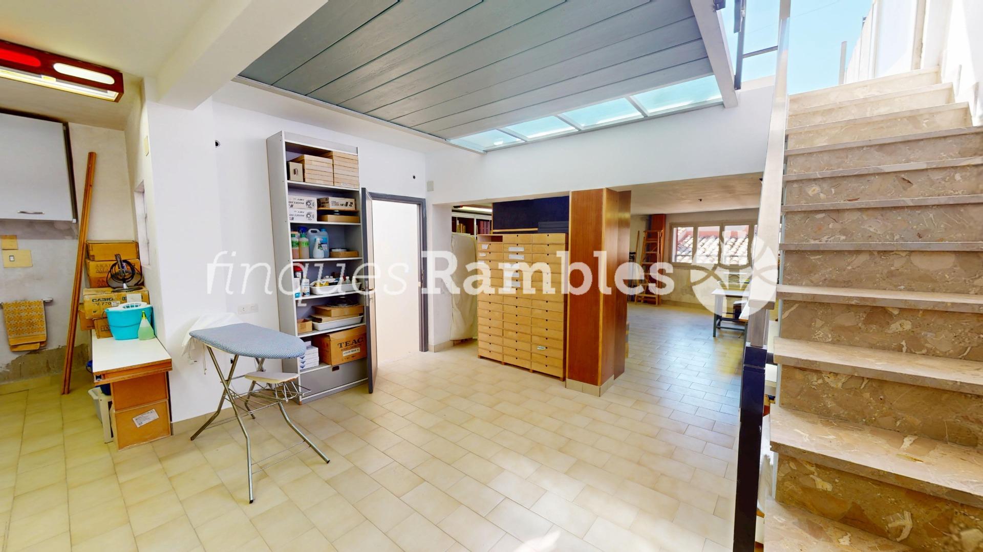 Un gran espai a ple centre d’Igualada – 28