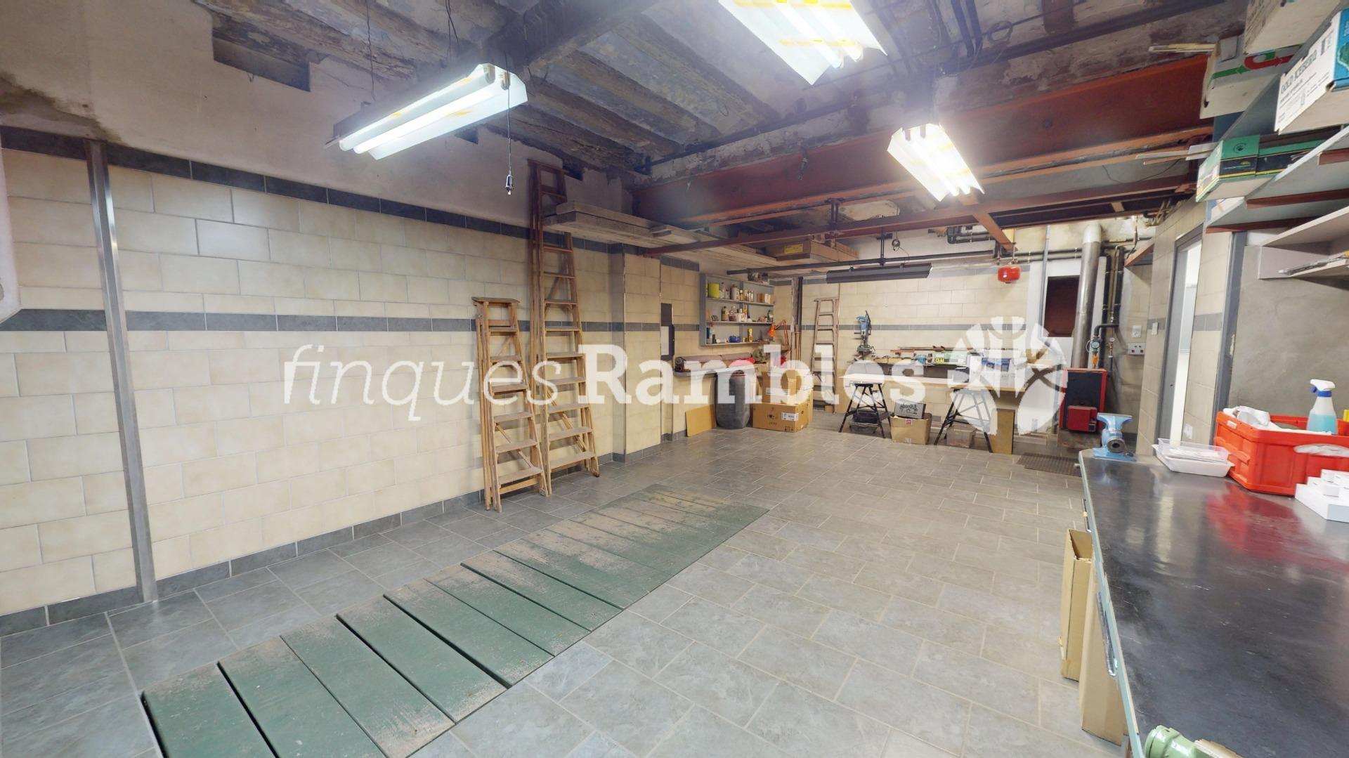 Un gran espai a ple centre d’Igualada – 35