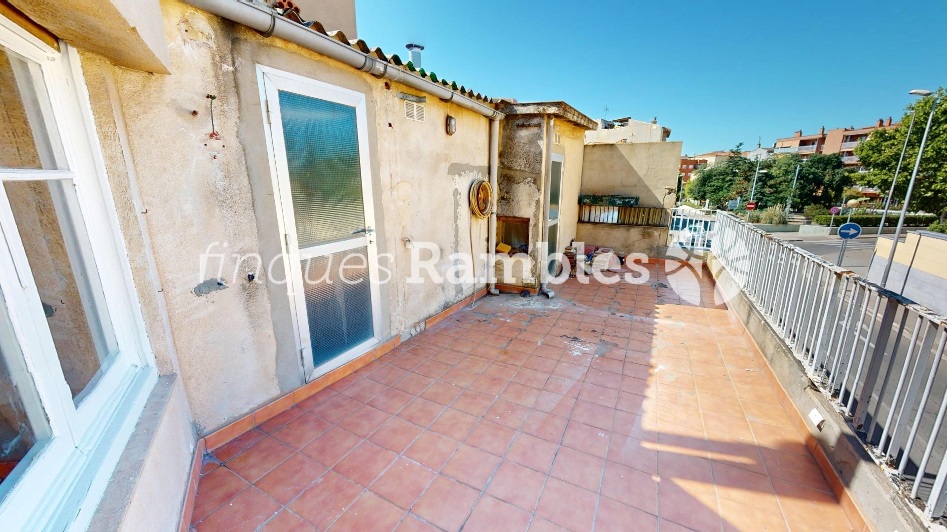 CASA CON GRAN ALMACÉN, CENTRO VILANOVA – 11