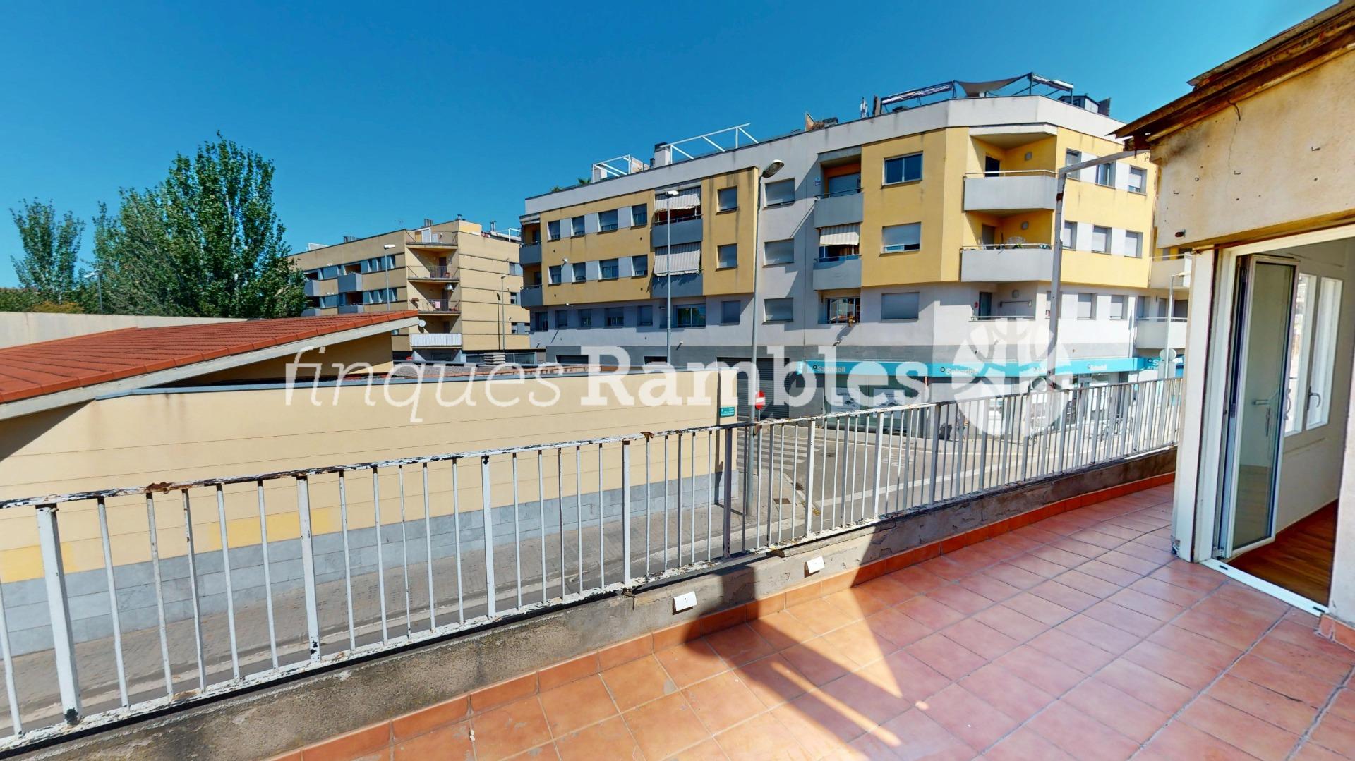 CASA CON GRAN ALMACÉN, CENTRO VILANOVA – 12