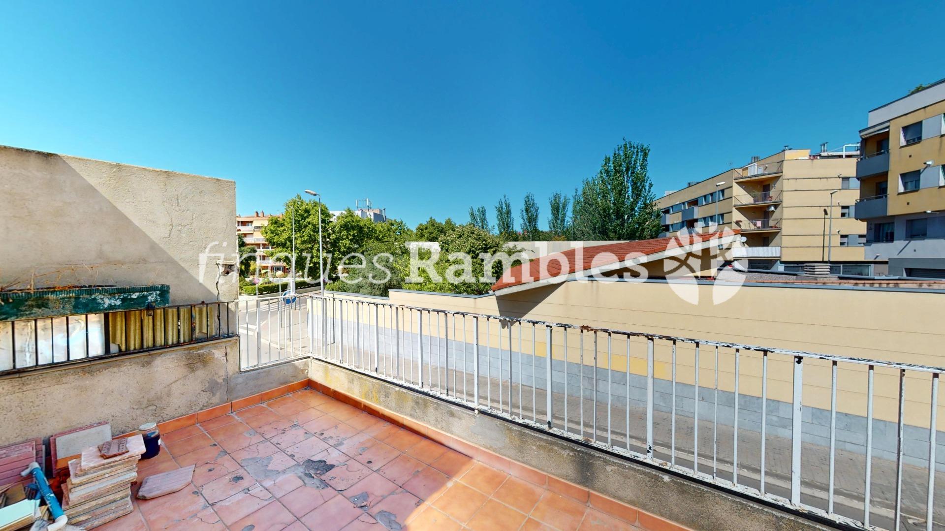 CASA CON GRAN ALMACÉN, CENTRO VILANOVA – 13