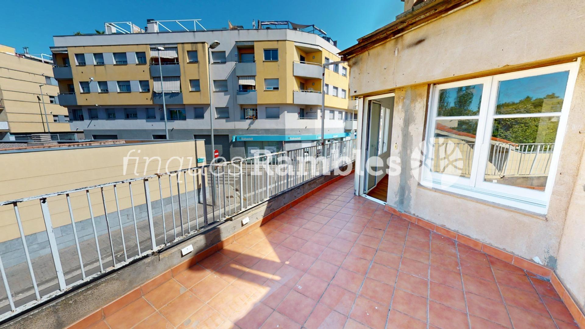 CASA CON GRAN ALMACÉN, CENTRO VILANOVA – 14