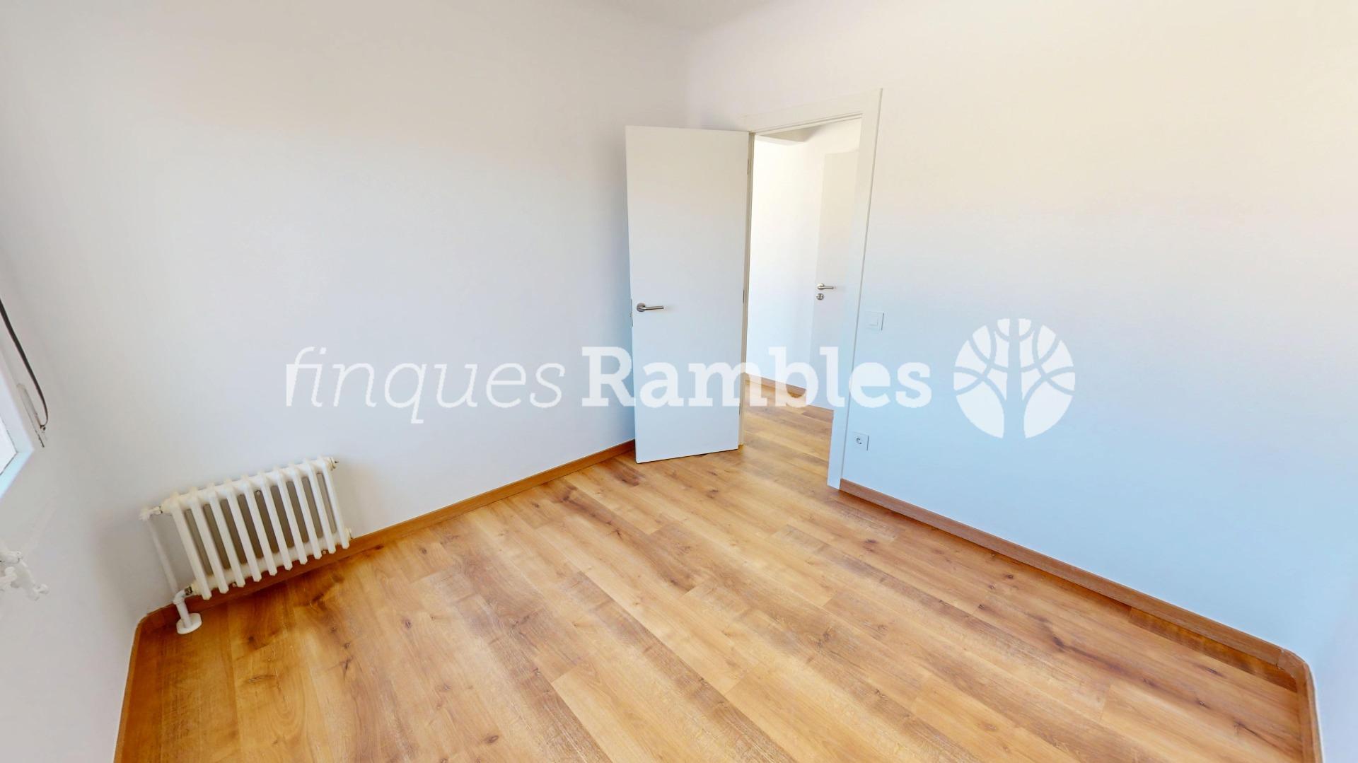 CASA CON GRAN ALMACÉN, CENTRO VILANOVA – 17