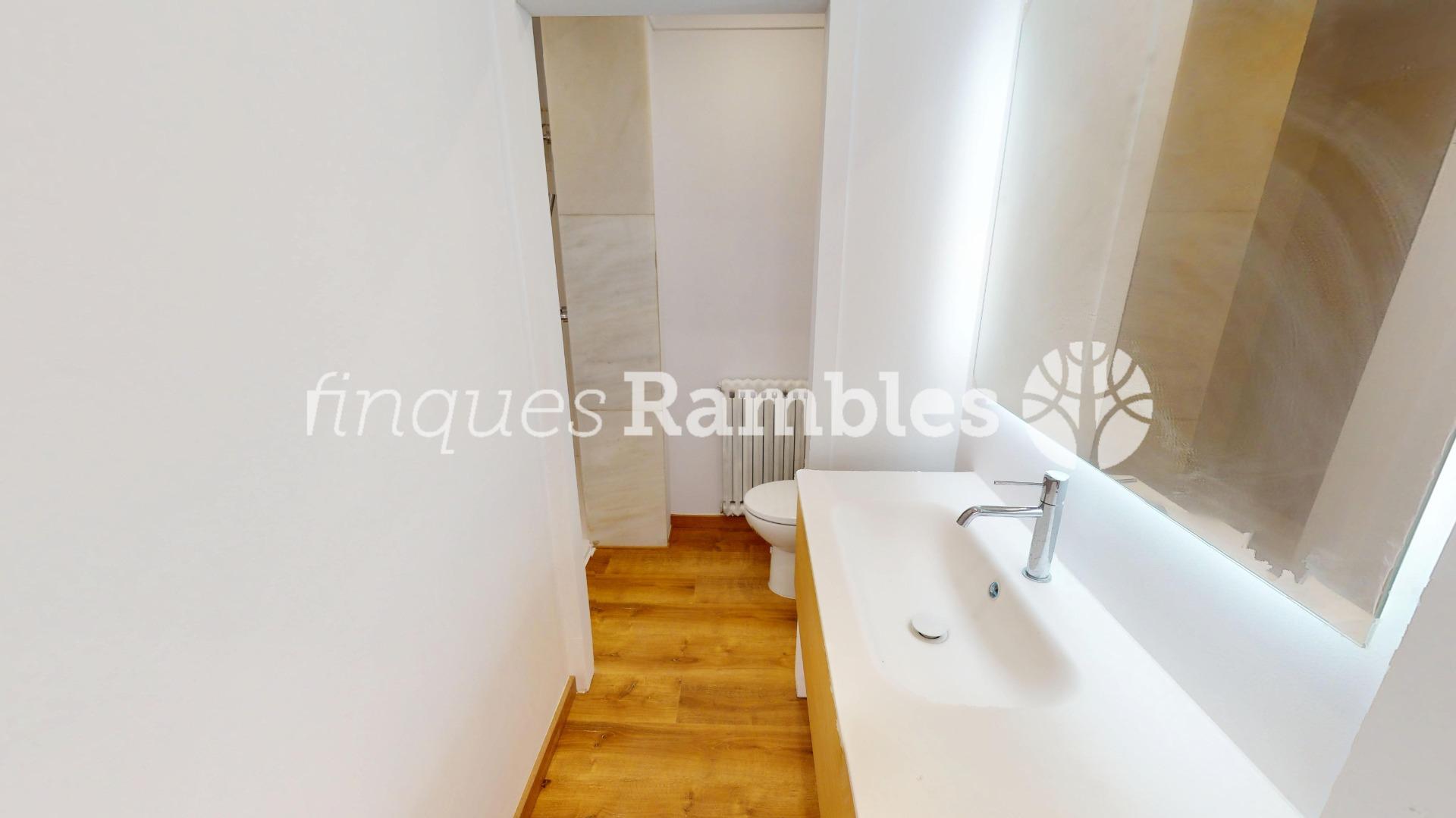 CASA CON GRAN ALMACÉN, CENTRO VILANOVA – 18