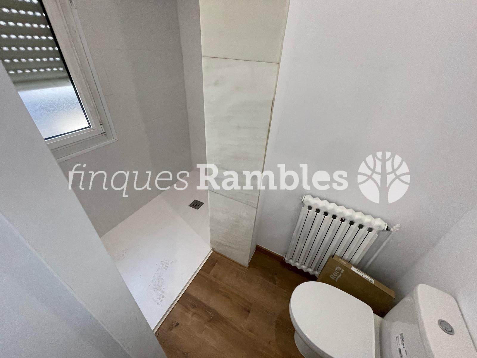 CASA CON GRAN ALMACÉN, CENTRO VILANOVA – 19