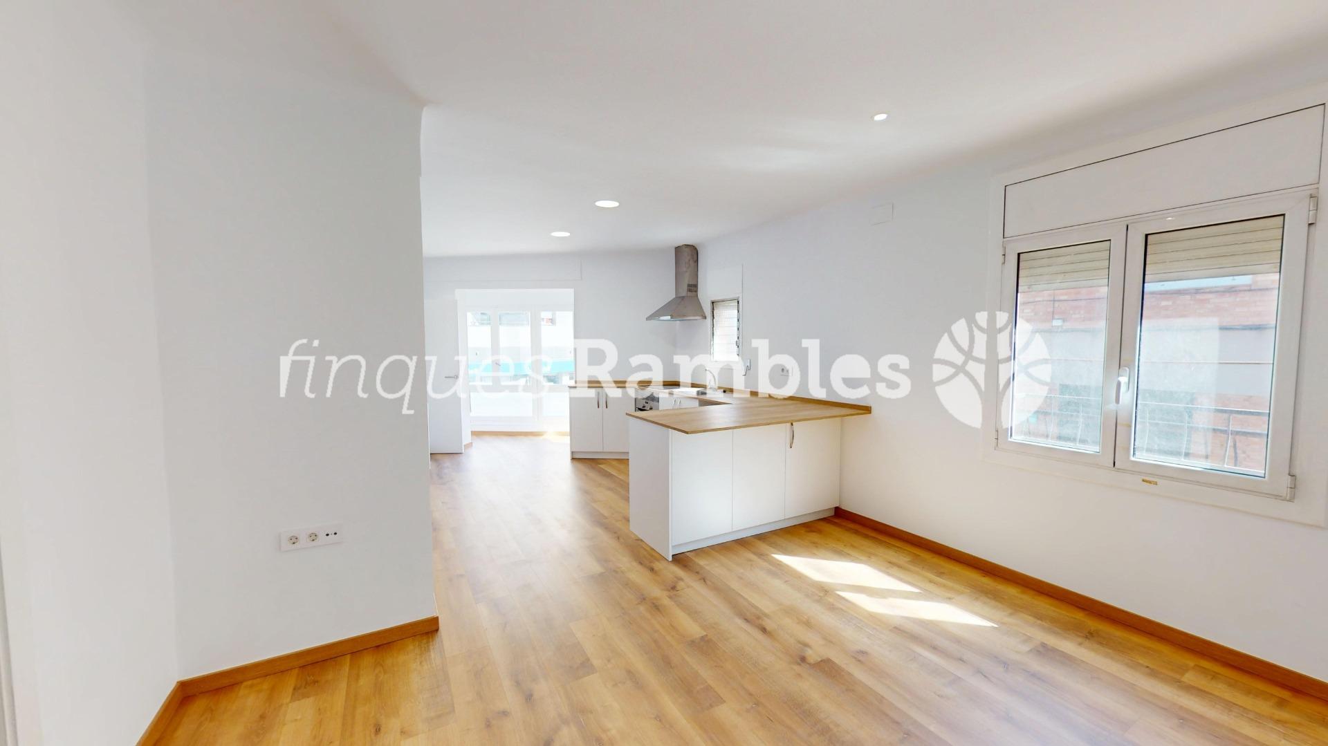 CASA CON GRAN ALMACÉN, CENTRO VILANOVA – 2