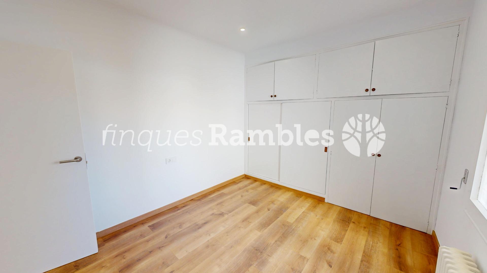 CASA CON GRAN ALMACÉN, CENTRO VILANOVA – 21