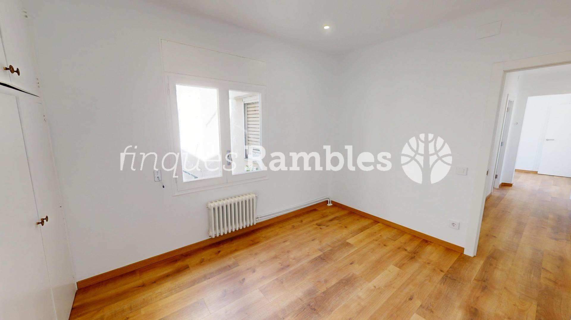 CASA CON GRAN ALMACÉN, CENTRO VILANOVA – 22