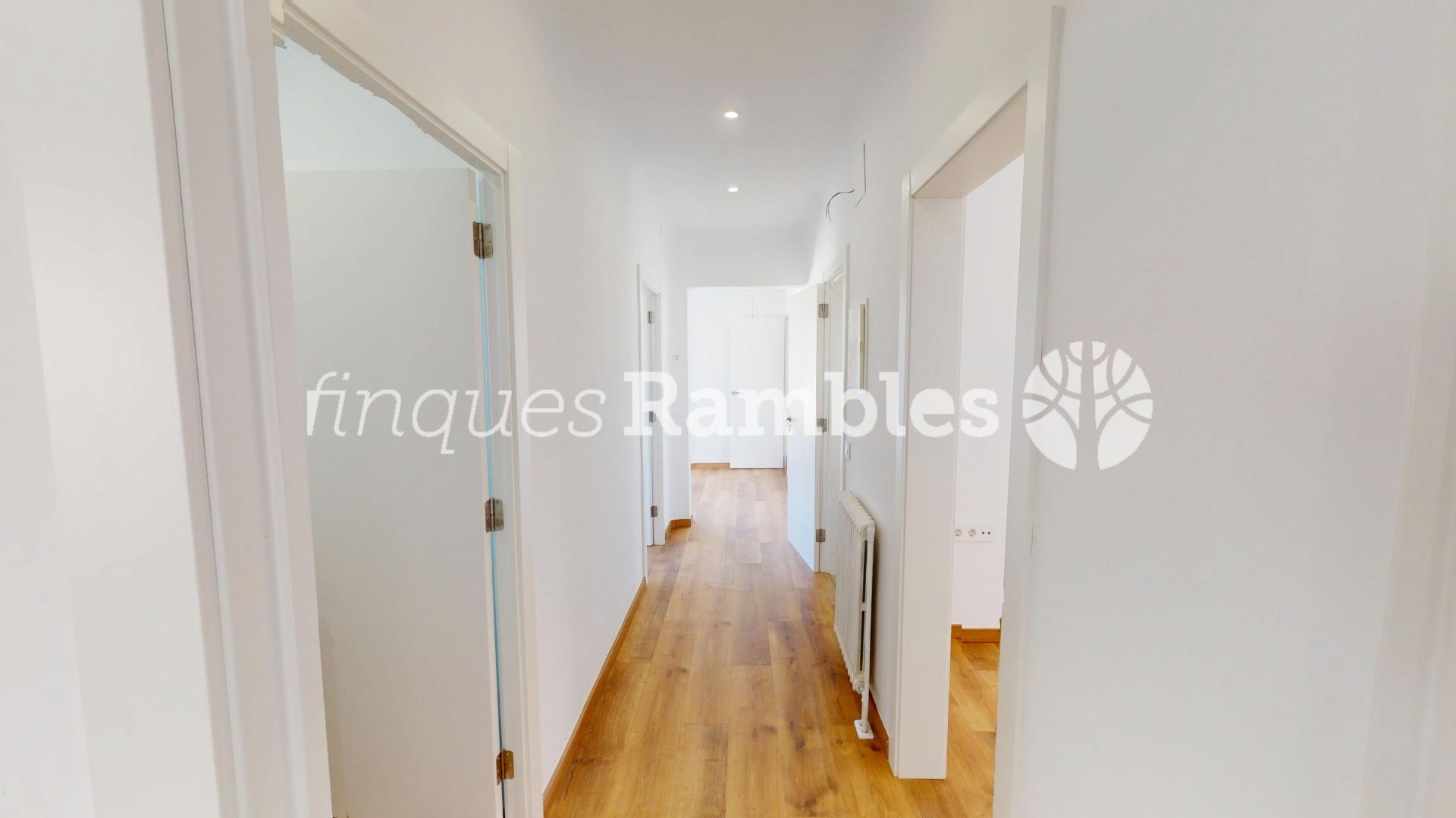 CASA CON GRAN ALMACÉN, CENTRO VILANOVA – 23