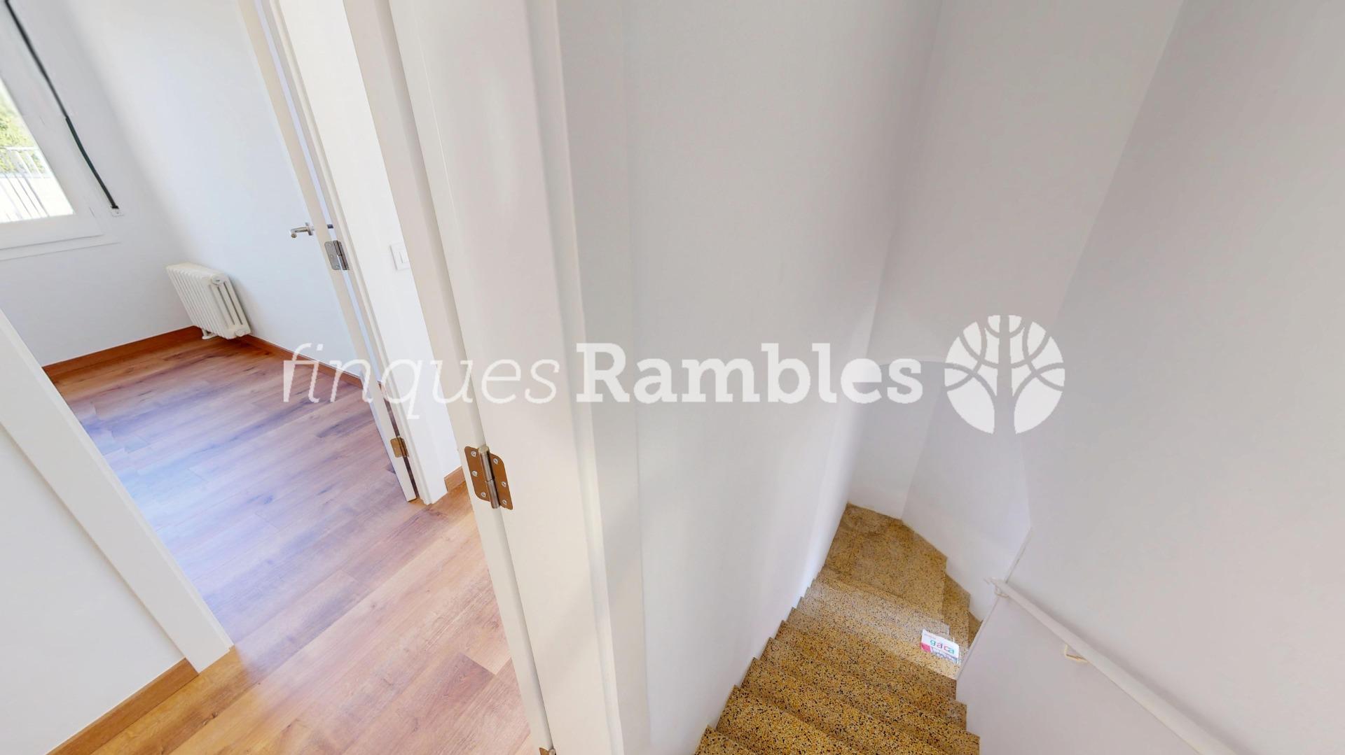 CASA CON GRAN ALMACÉN, CENTRO VILANOVA – 25