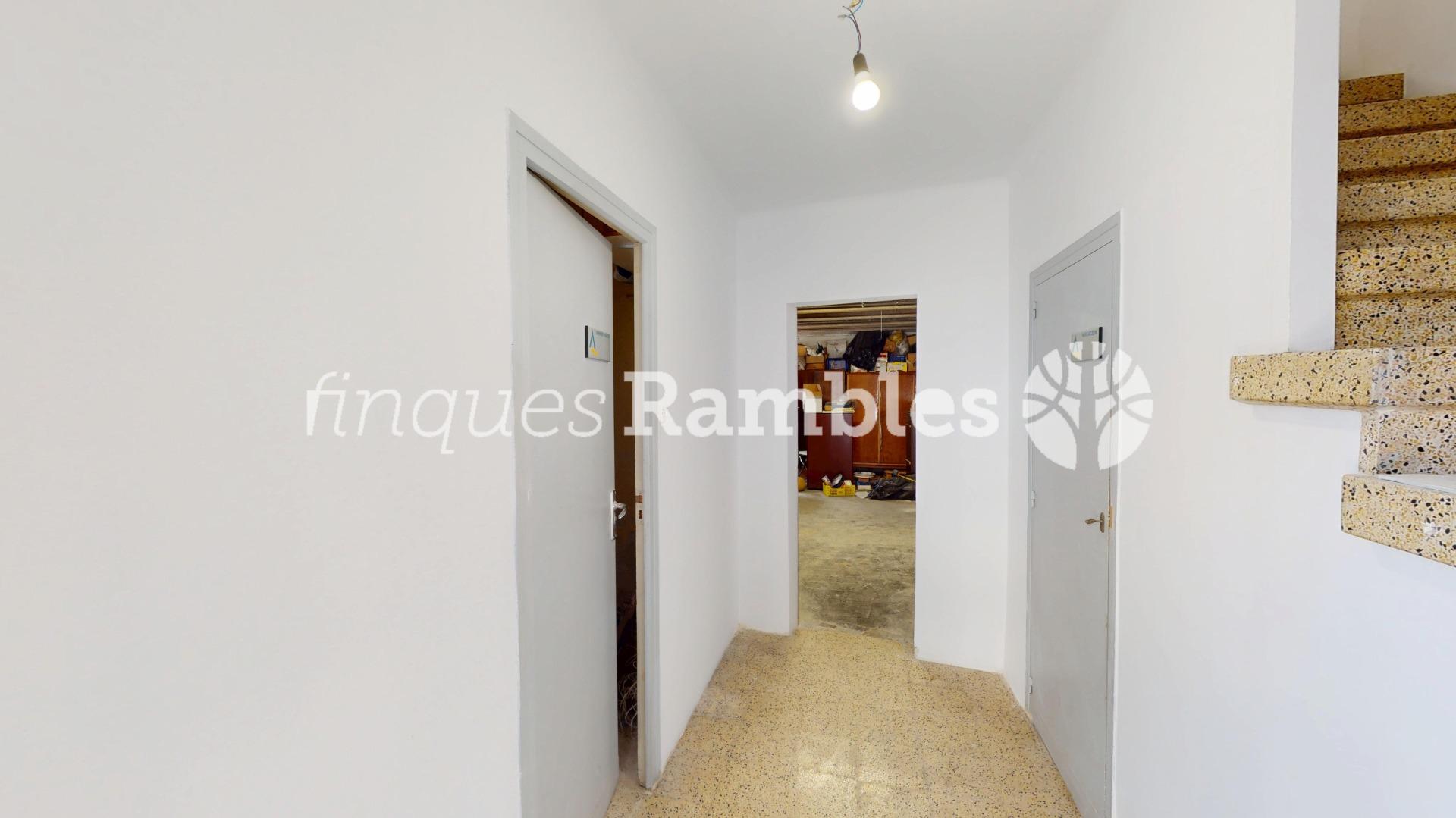 CASA CON GRAN ALMACÉN, CENTRO VILANOVA – 26