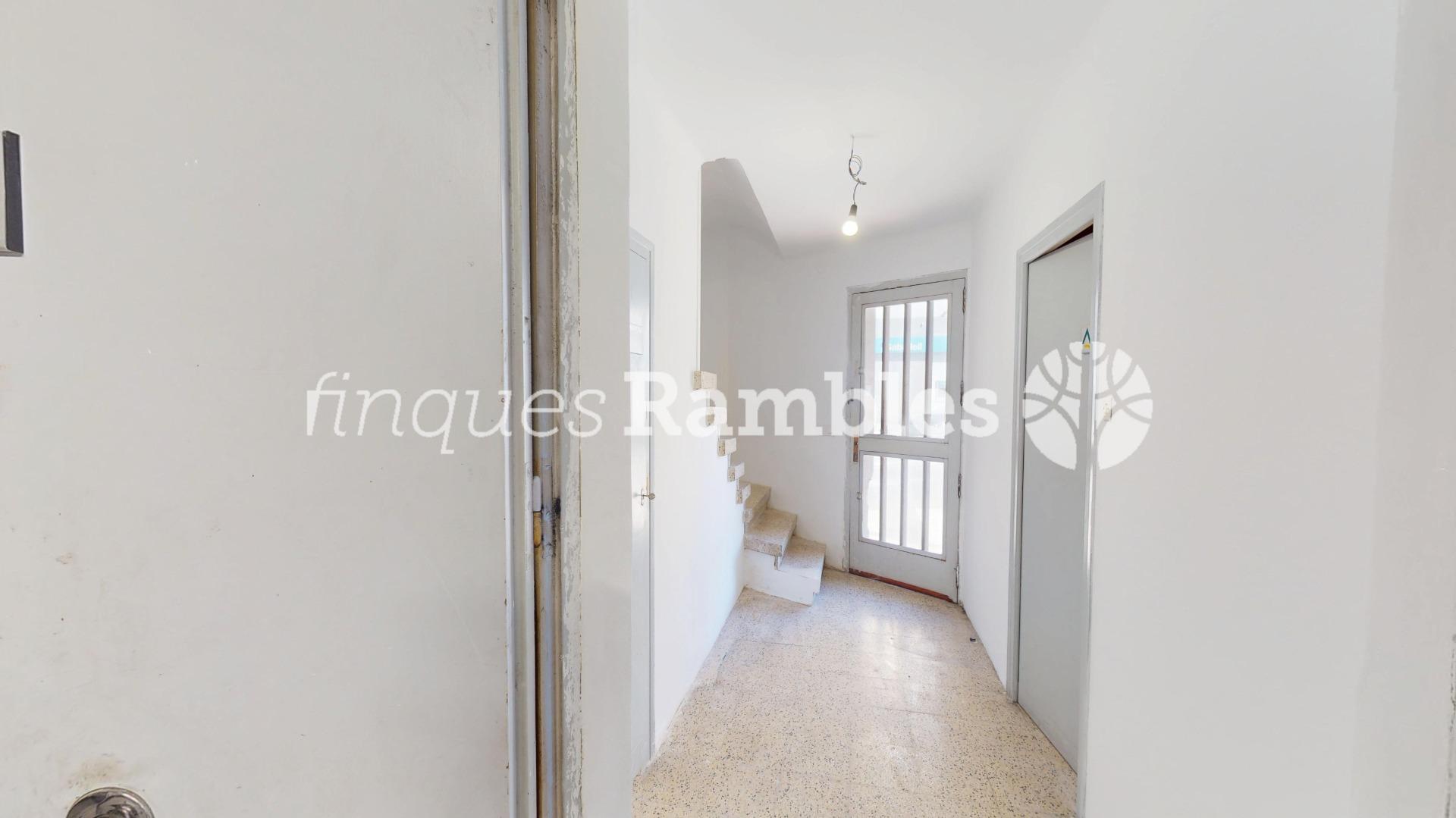 CASA CON GRAN ALMACÉN, CENTRO VILANOVA – 27