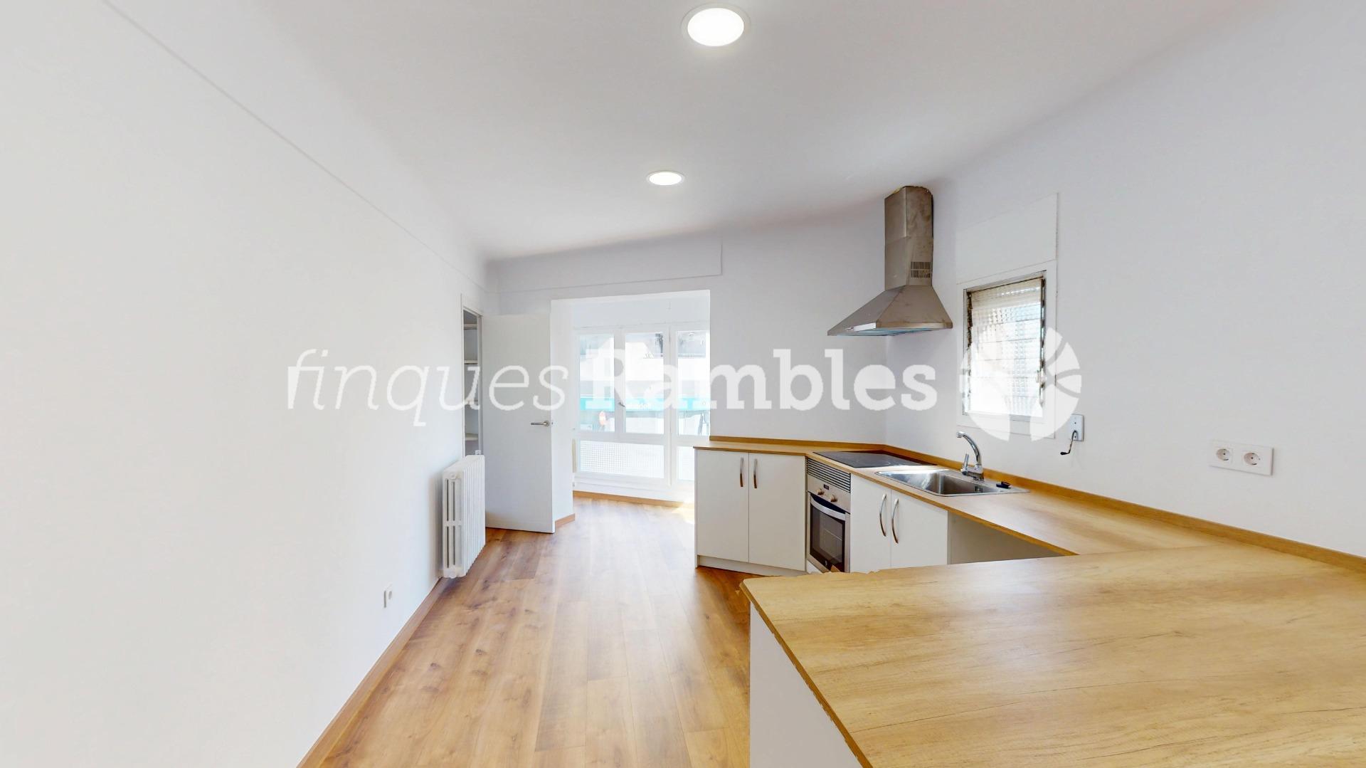 CASA CON GRAN ALMACÉN, CENTRO VILANOVA – 3