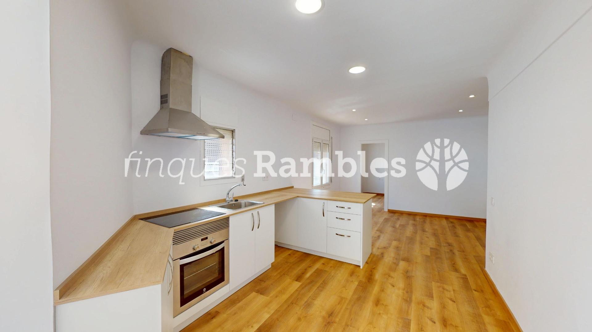 CASA CON GRAN ALMACÉN, CENTRO VILANOVA – 5