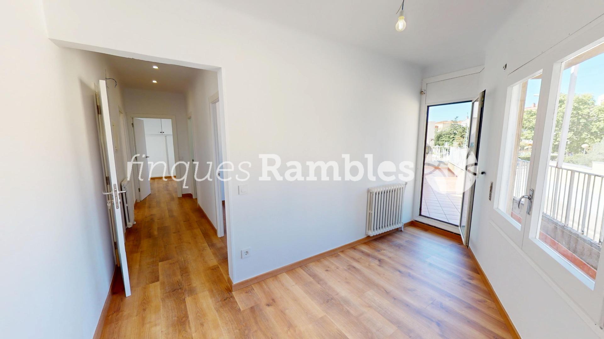 CASA CON GRAN ALMACÉN, CENTRO VILANOVA – 9