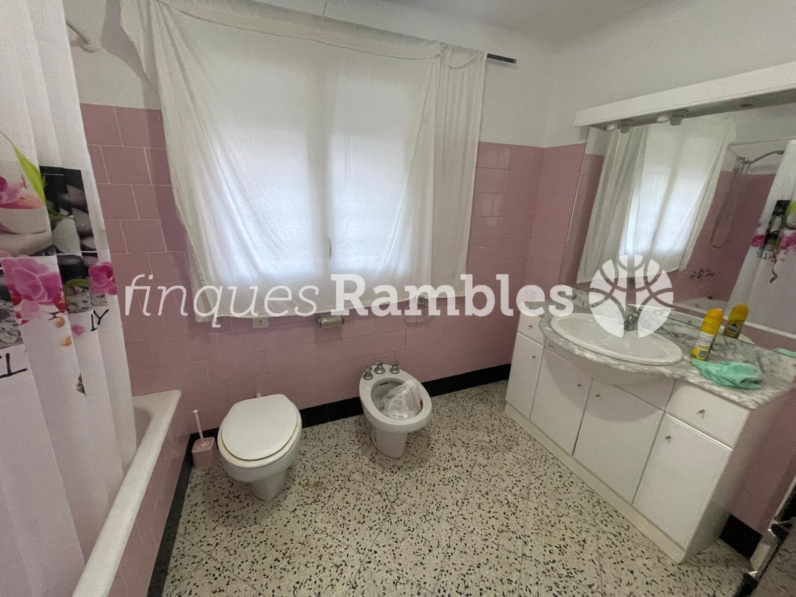 CASA DE POBLE AMB GRANS POSSIBILITATS A MONTMANEU, A POCS MINUTS D’IGUALADA – 12