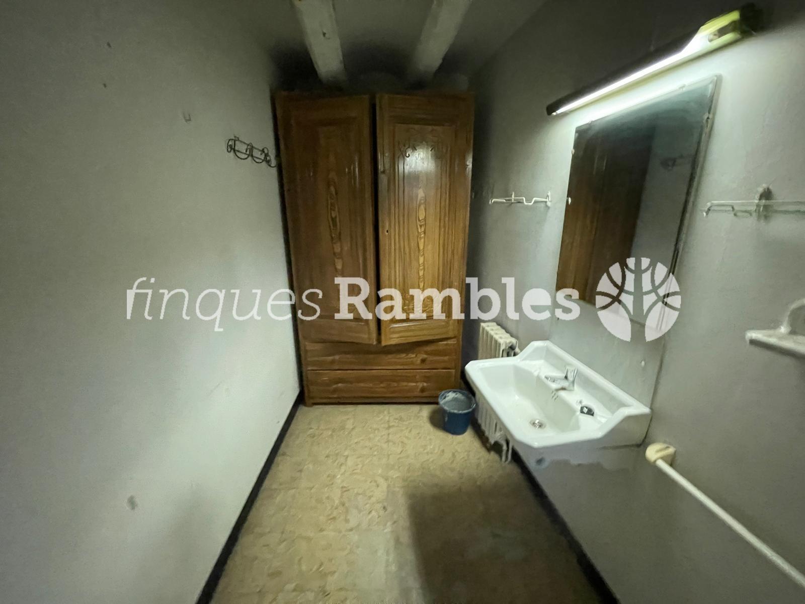 CASA DE POBLE AMB GRANS POSSIBILITATS A MONTMANEU, A POCS MINUTS D’IGUALADA – 14