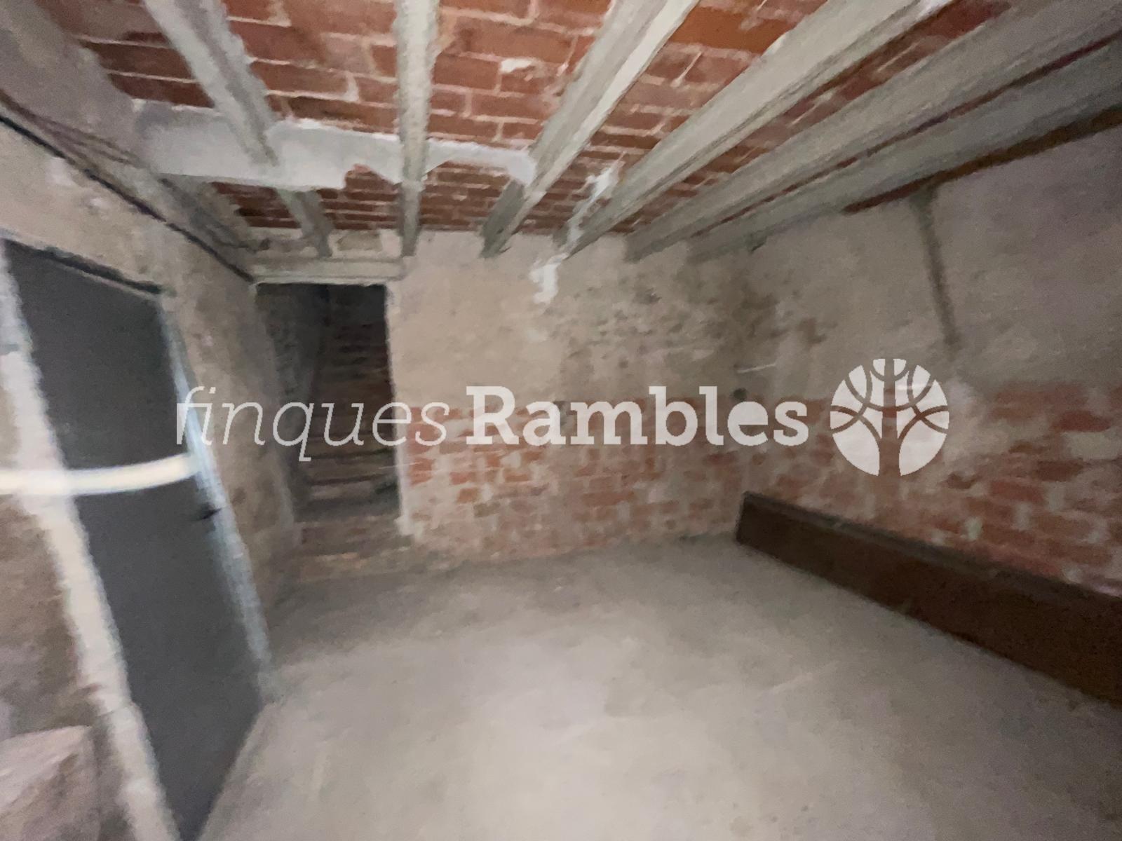 CASA DE POBLE AMB GRANS POSSIBILITATS A MONTMANEU, A POCS MINUTS D’IGUALADA – 18