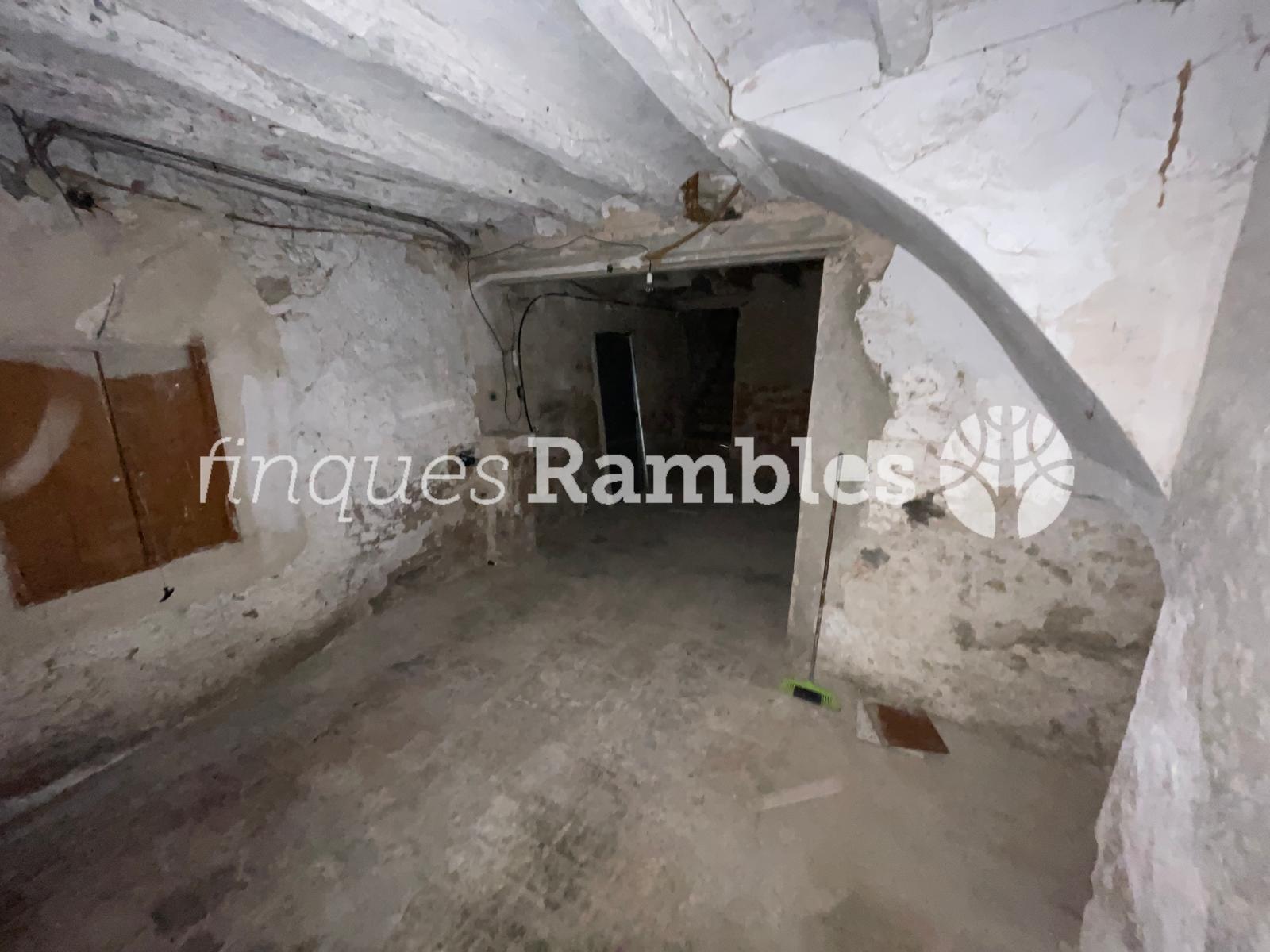 CASA DE POBLE AMB GRANS POSSIBILITATS A MONTMANEU, A POCS MINUTS D’IGUALADA – 19