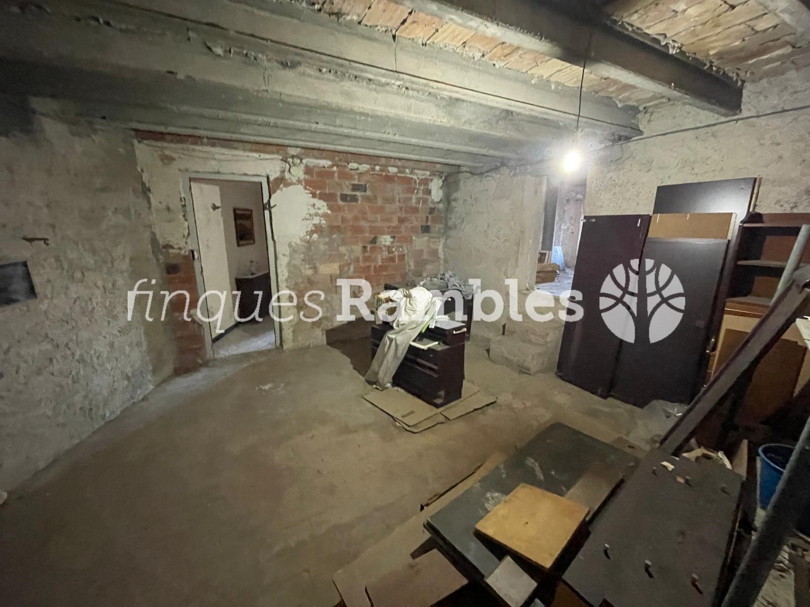 CASA DE POBLE AMB GRANS POSSIBILITATS A MONTMANEU, A POCS MINUTS D’IGUALADA – 22