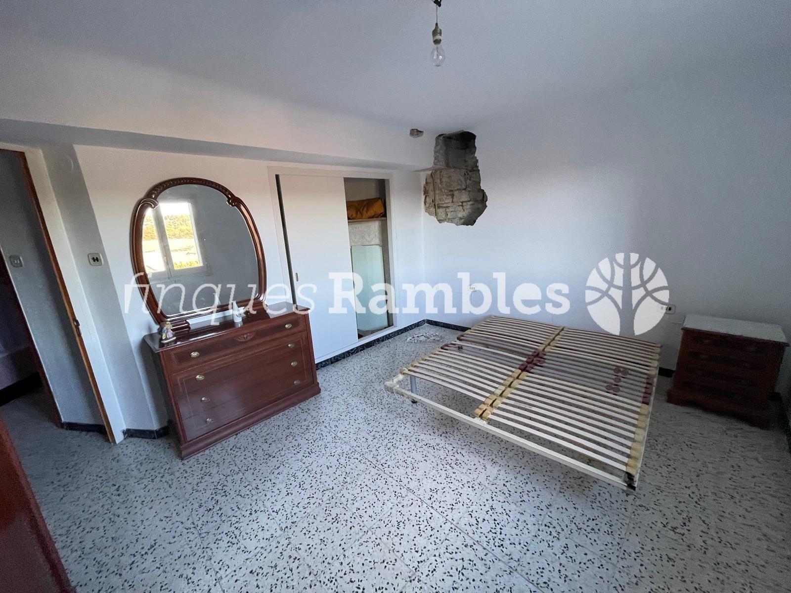 CASA DE POBLE AMB GRANS POSSIBILITATS A MONTMANEU, A POCS MINUTS D’IGUALADA – 8