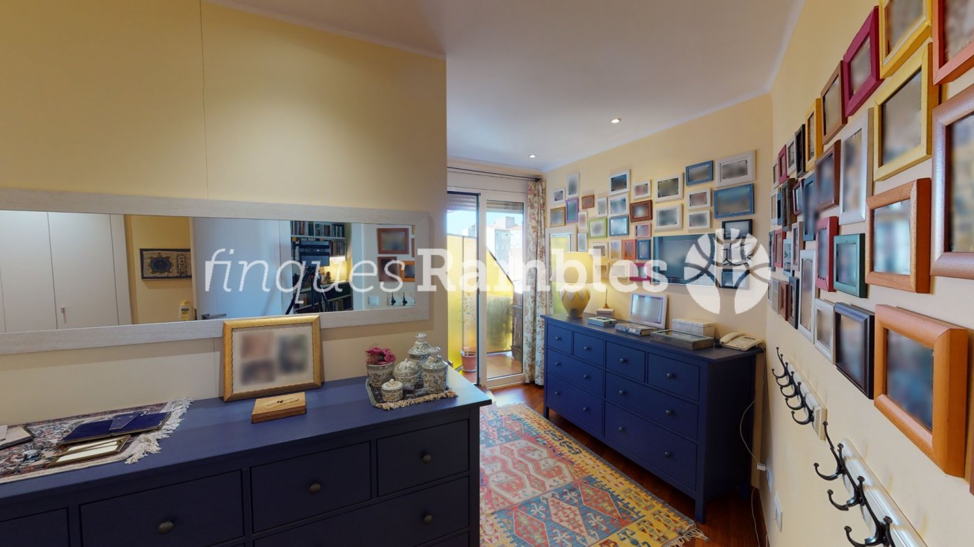 PIS REFORMAT ZONA POBLE SEC – 23