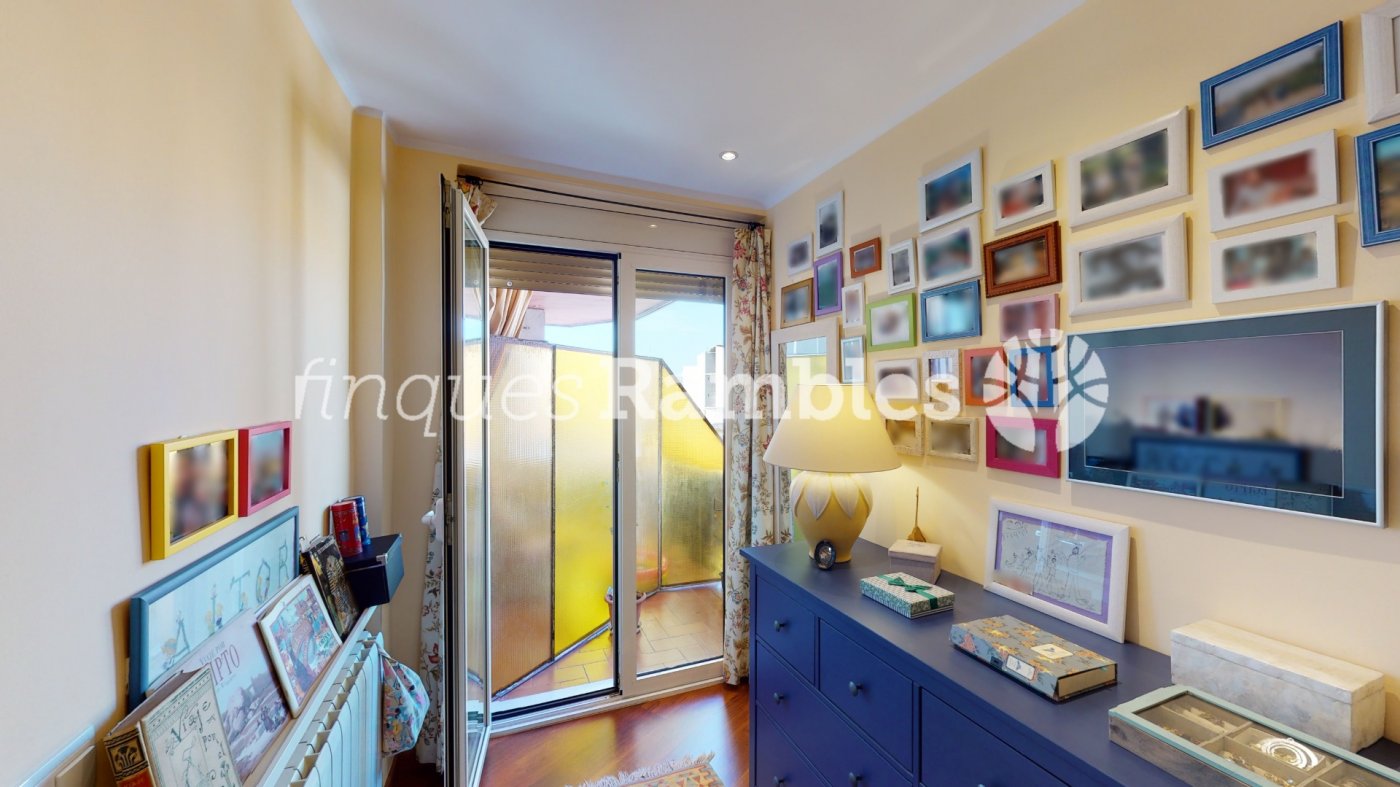 PIS REFORMAT ZONA POBLE SEC – 25