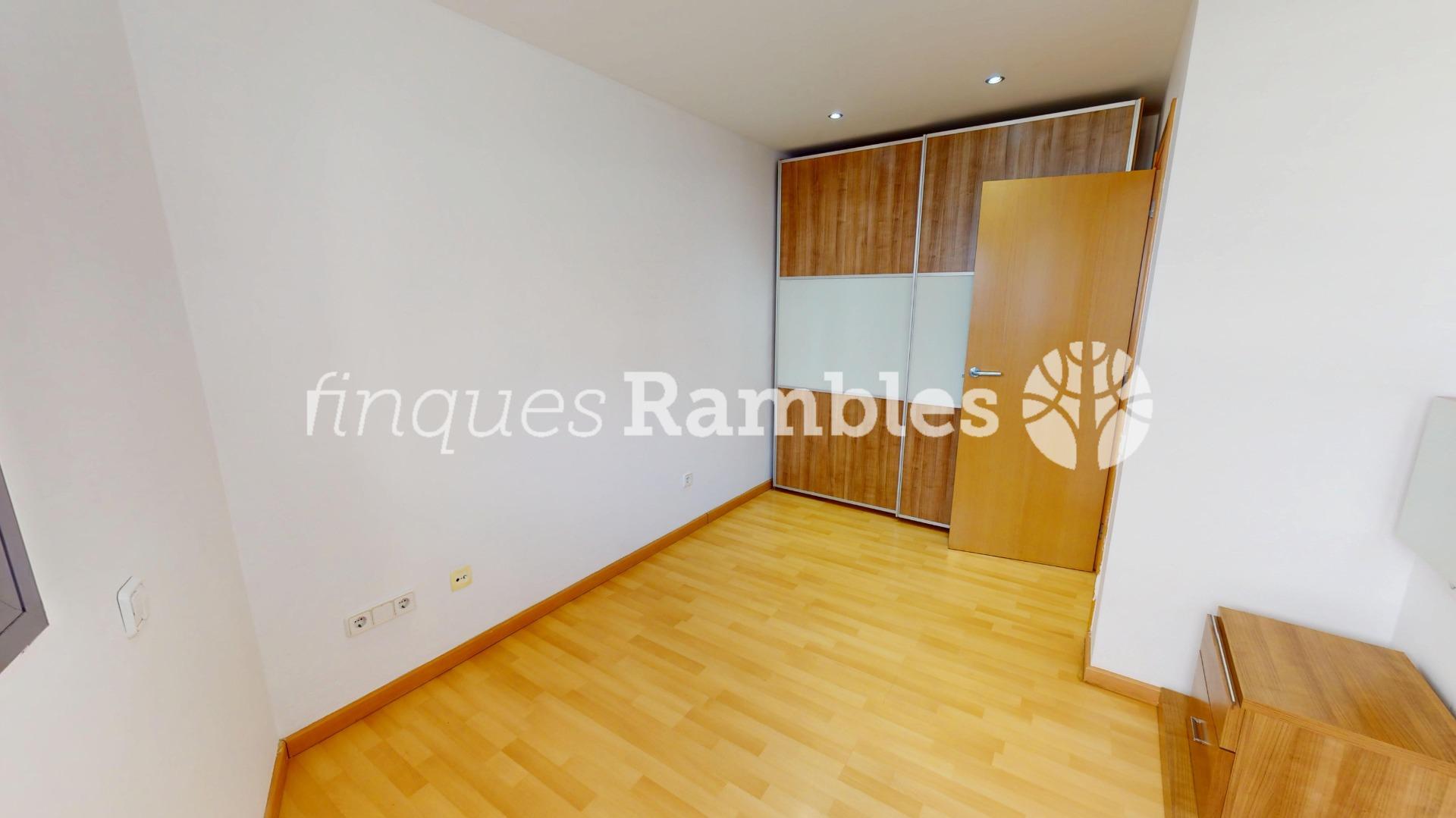 Independitza’t amb terrassa i vistes! – 12