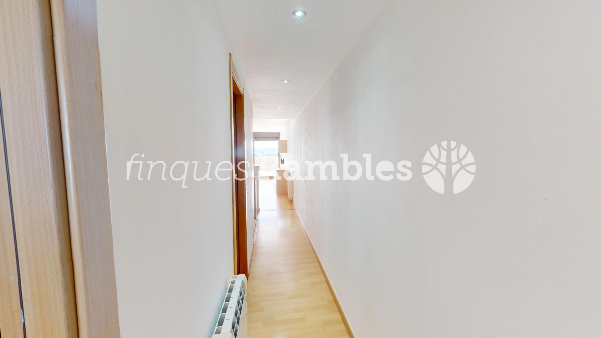 Independitza’t amb terrassa i vistes! – 13