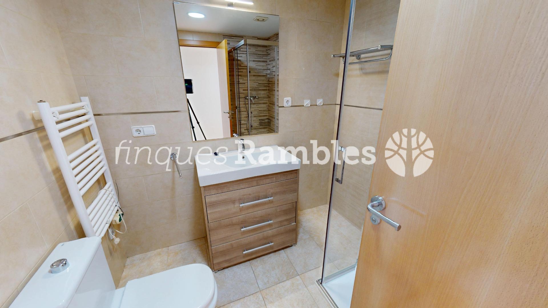 Independitza’t amb terrassa i vistes! – 15