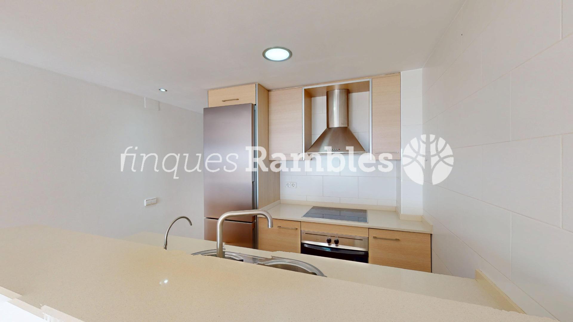 Independitza’t amb terrassa i vistes! – 16