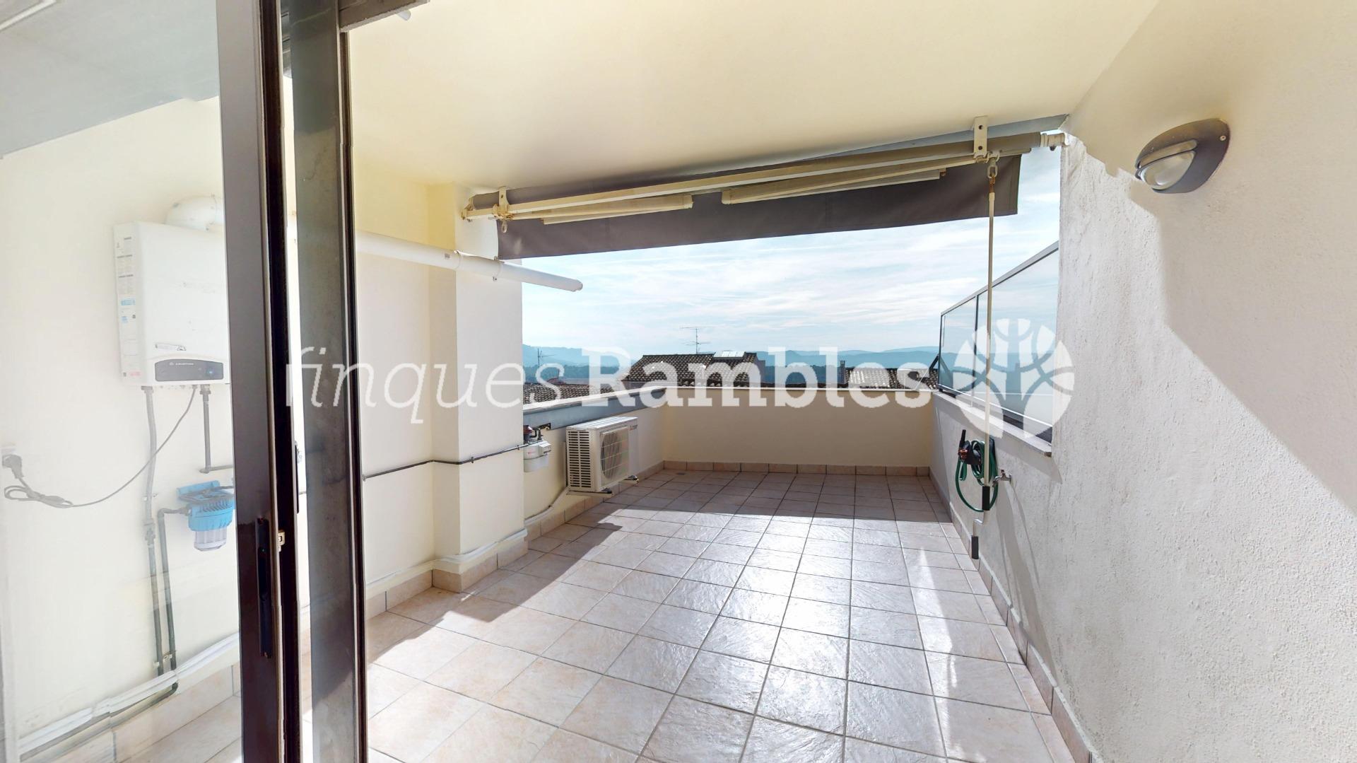 Independitza’t amb terrassa i vistes! – 18