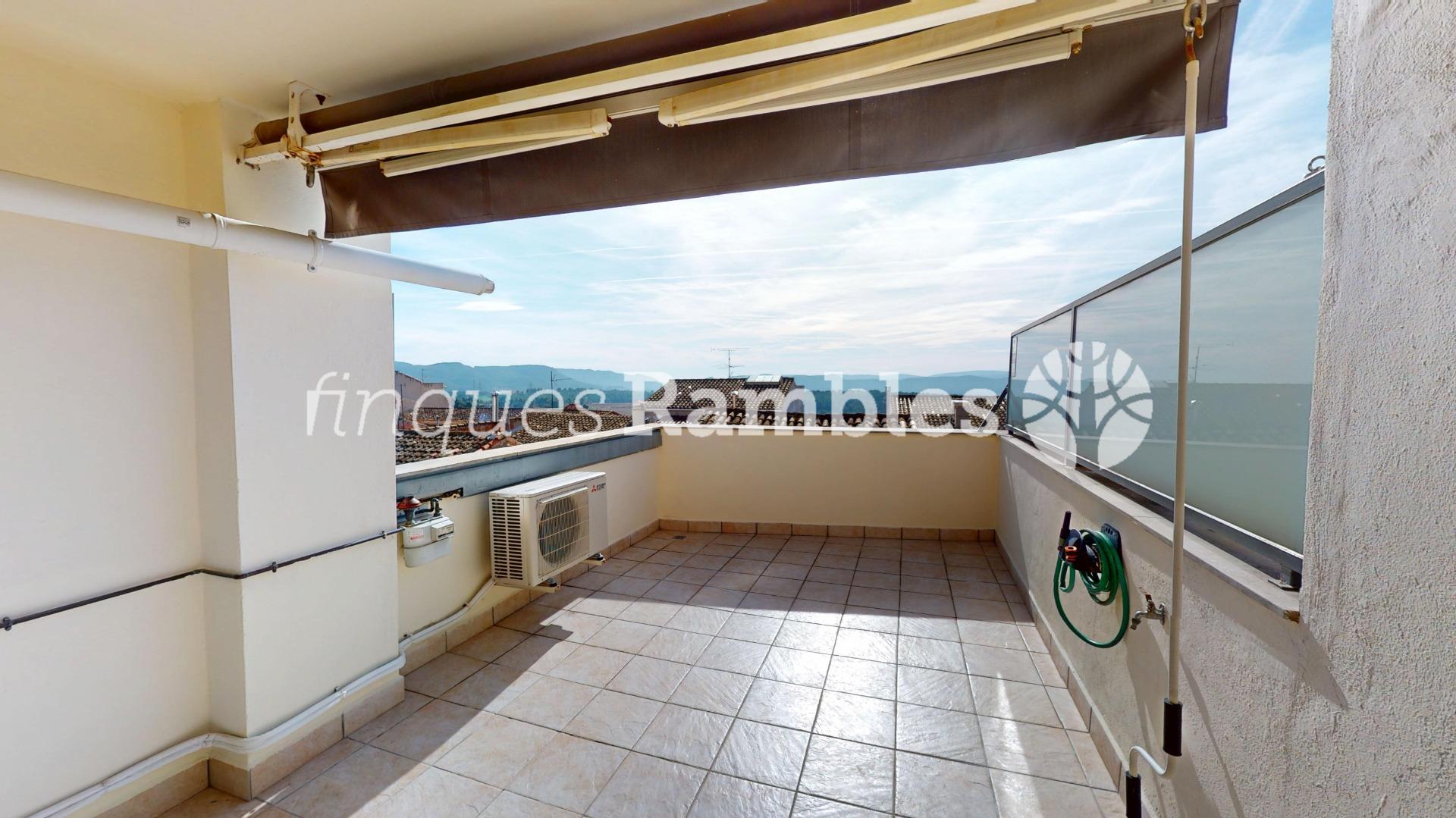 Independitza’t amb terrassa i vistes! – 19