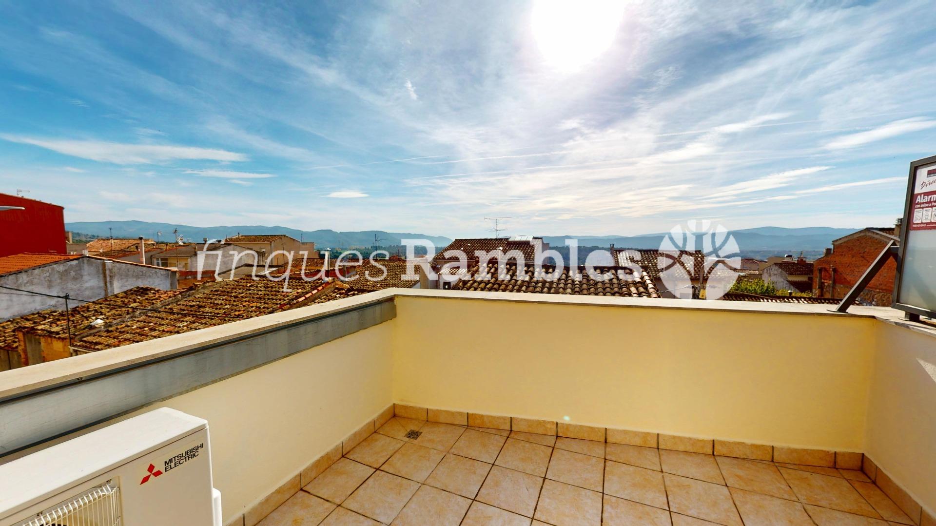 Independitza’t amb terrassa i vistes! – 21