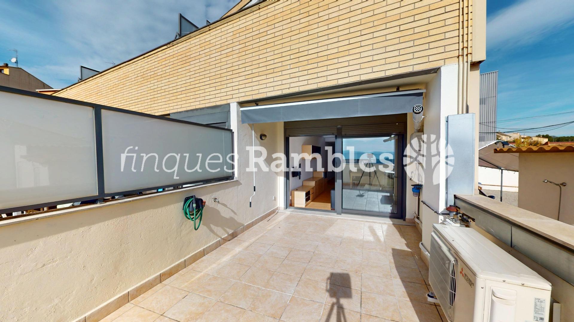 Independitza’t amb terrassa i vistes! – 23