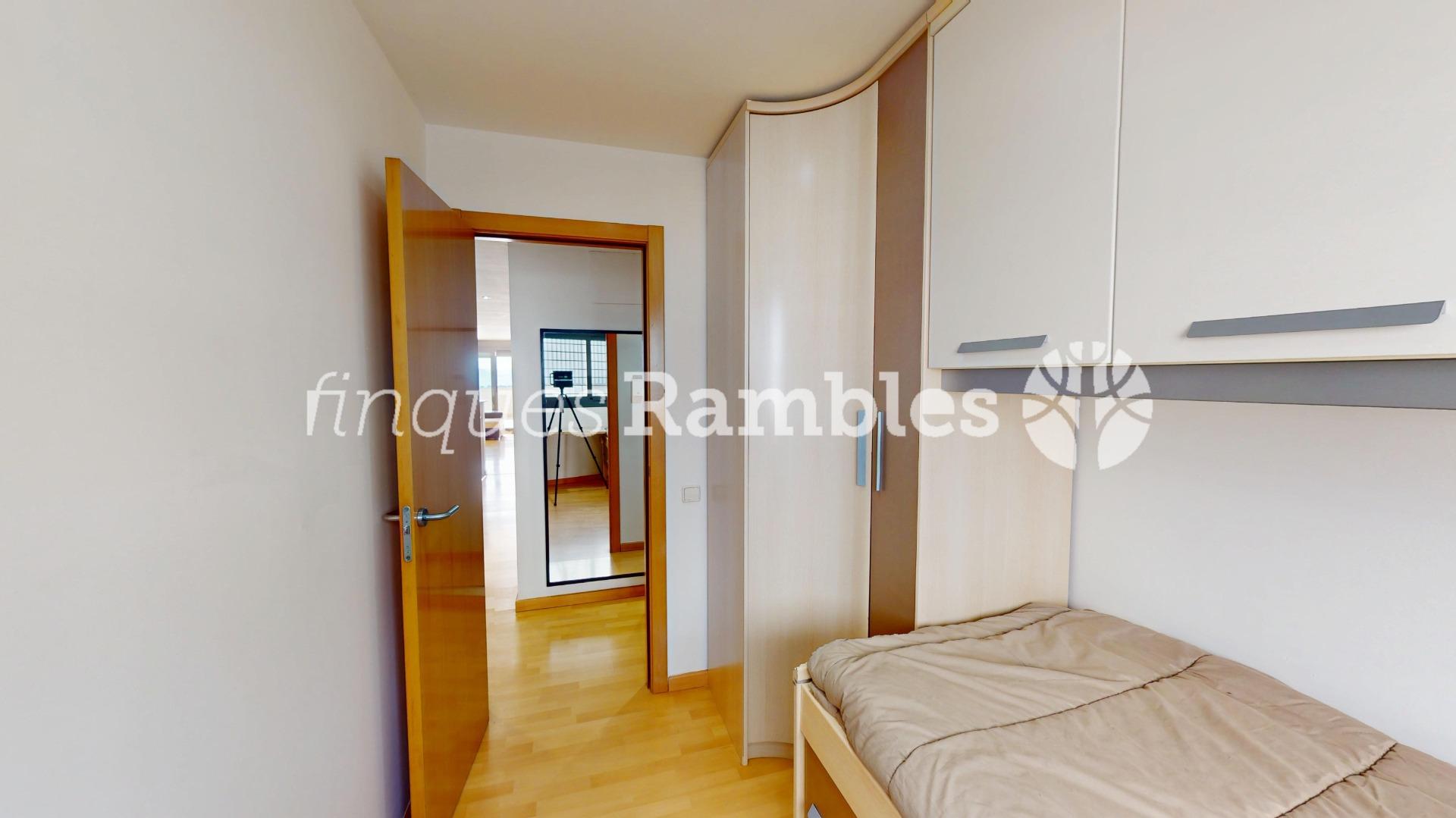 Independitza’t amb terrassa i vistes! – 8