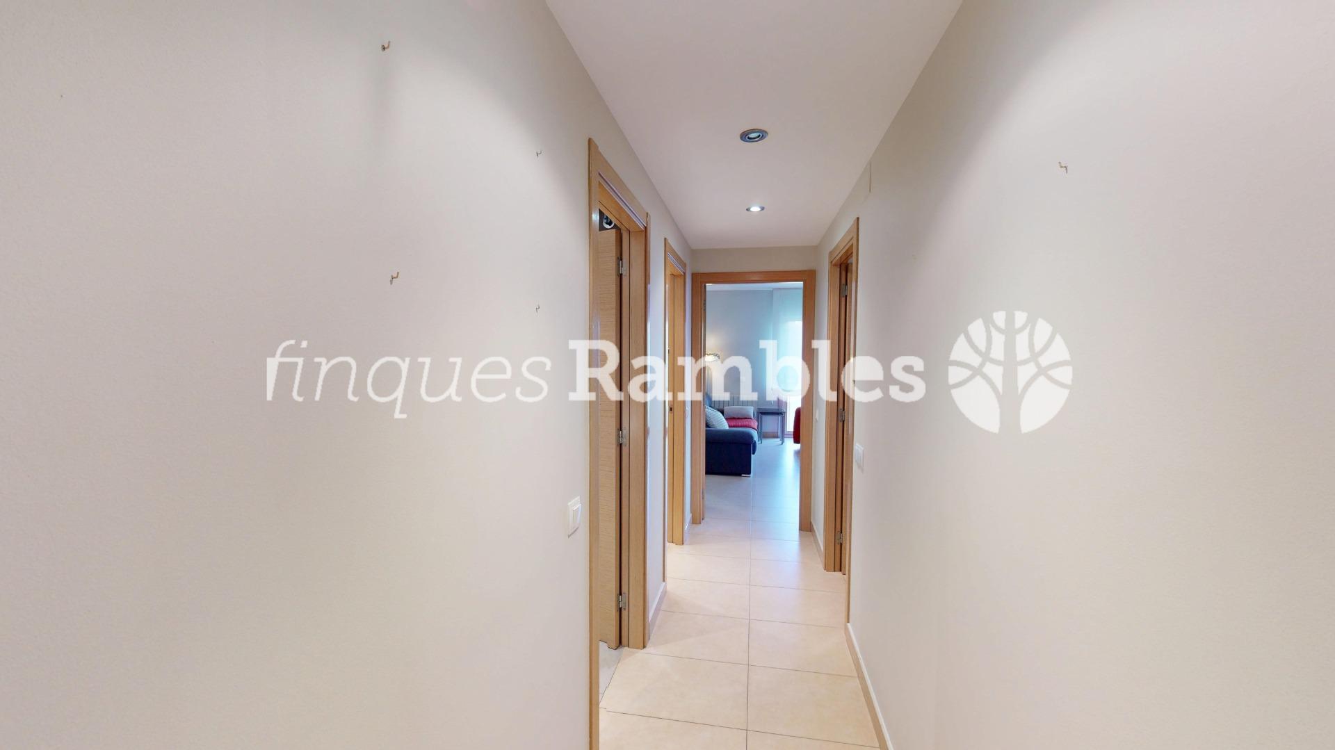 MAGNIFIC PIS EN VENTA AL BARRI DE LES FLORS – 11