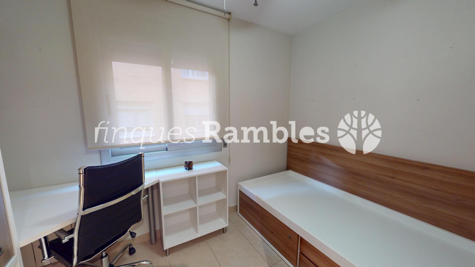 MAGNIFIC PIS EN VENTA AL BARRI DE LES FLORS – 12