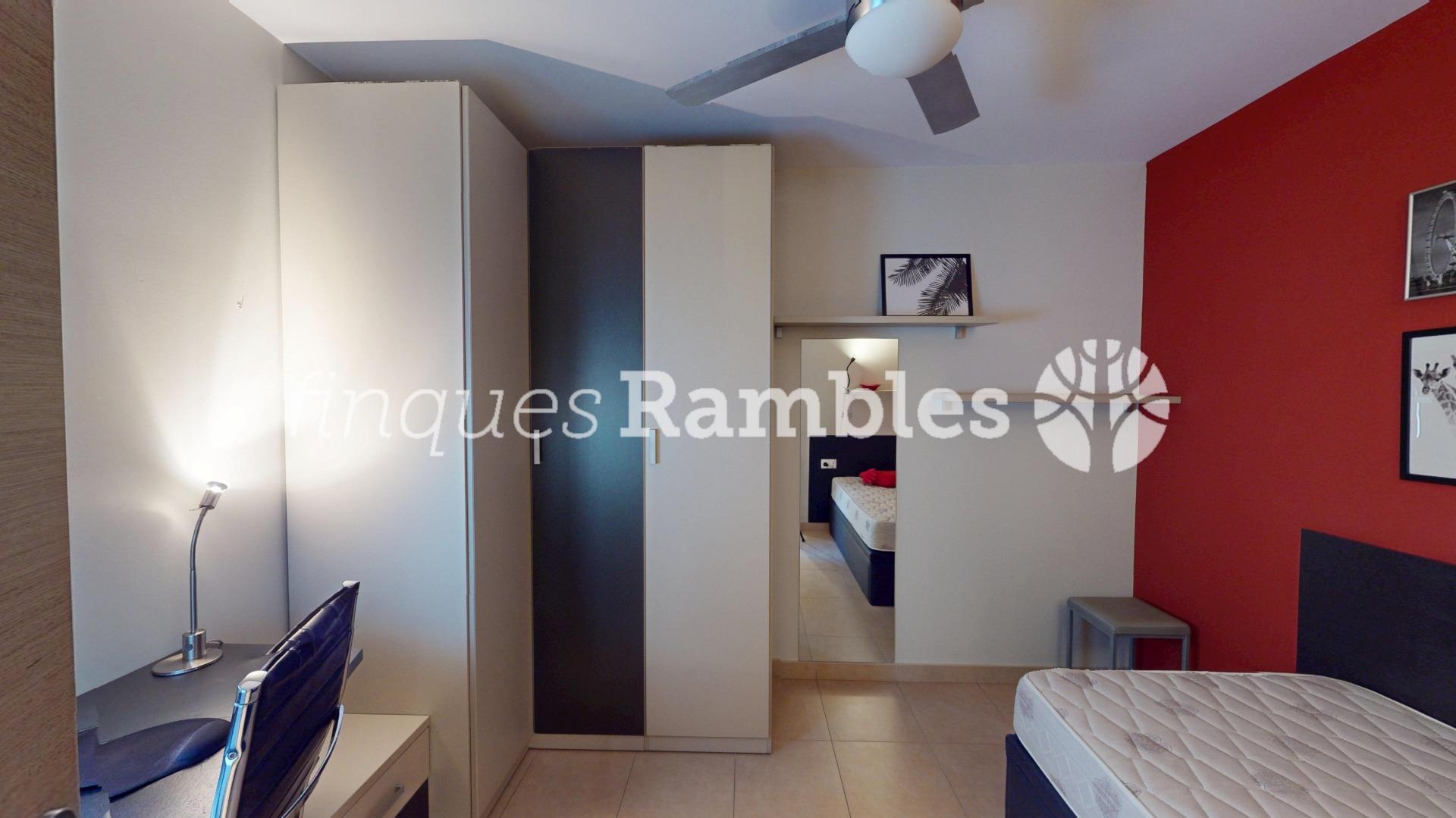 MAGNIFIC PIS EN VENTA AL BARRI DE LES FLORS – 14