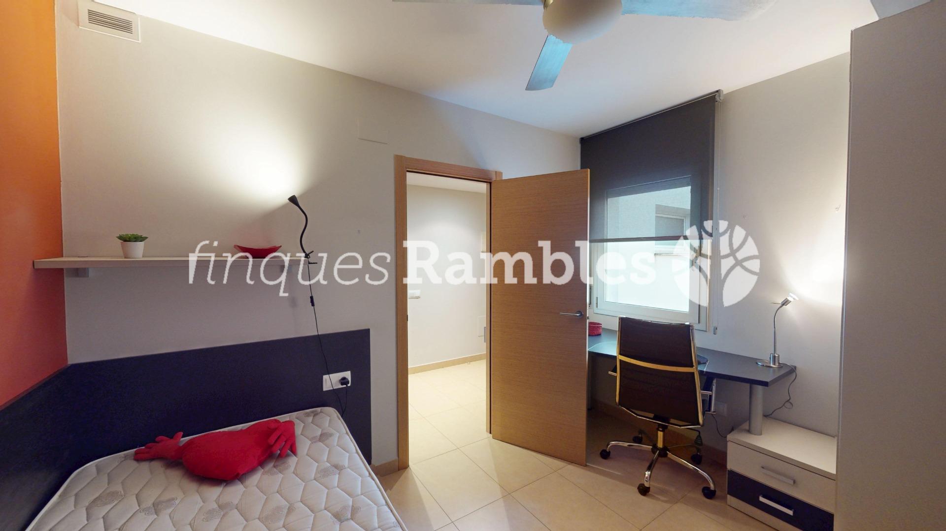 MAGNIFIC PIS EN VENTA AL BARRI DE LES FLORS – 15