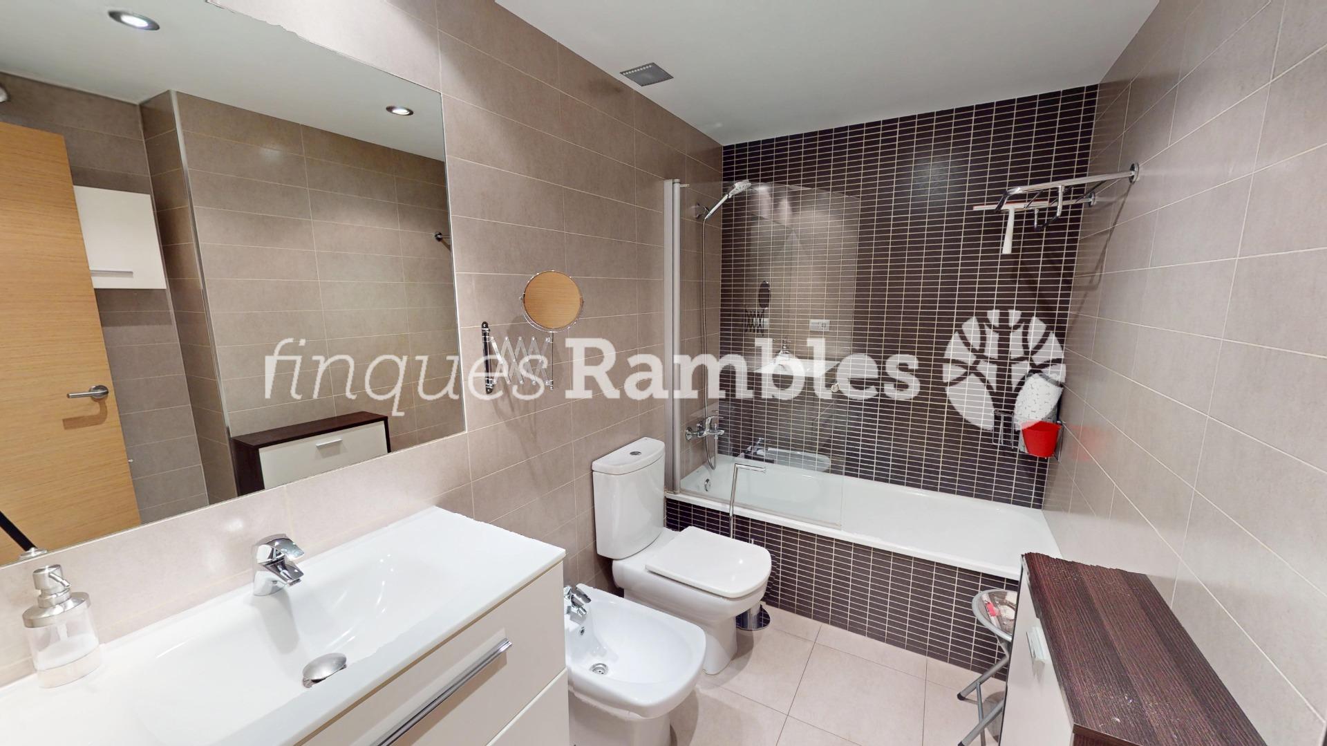 MAGNIFIC PIS EN VENTA AL BARRI DE LES FLORS – 16