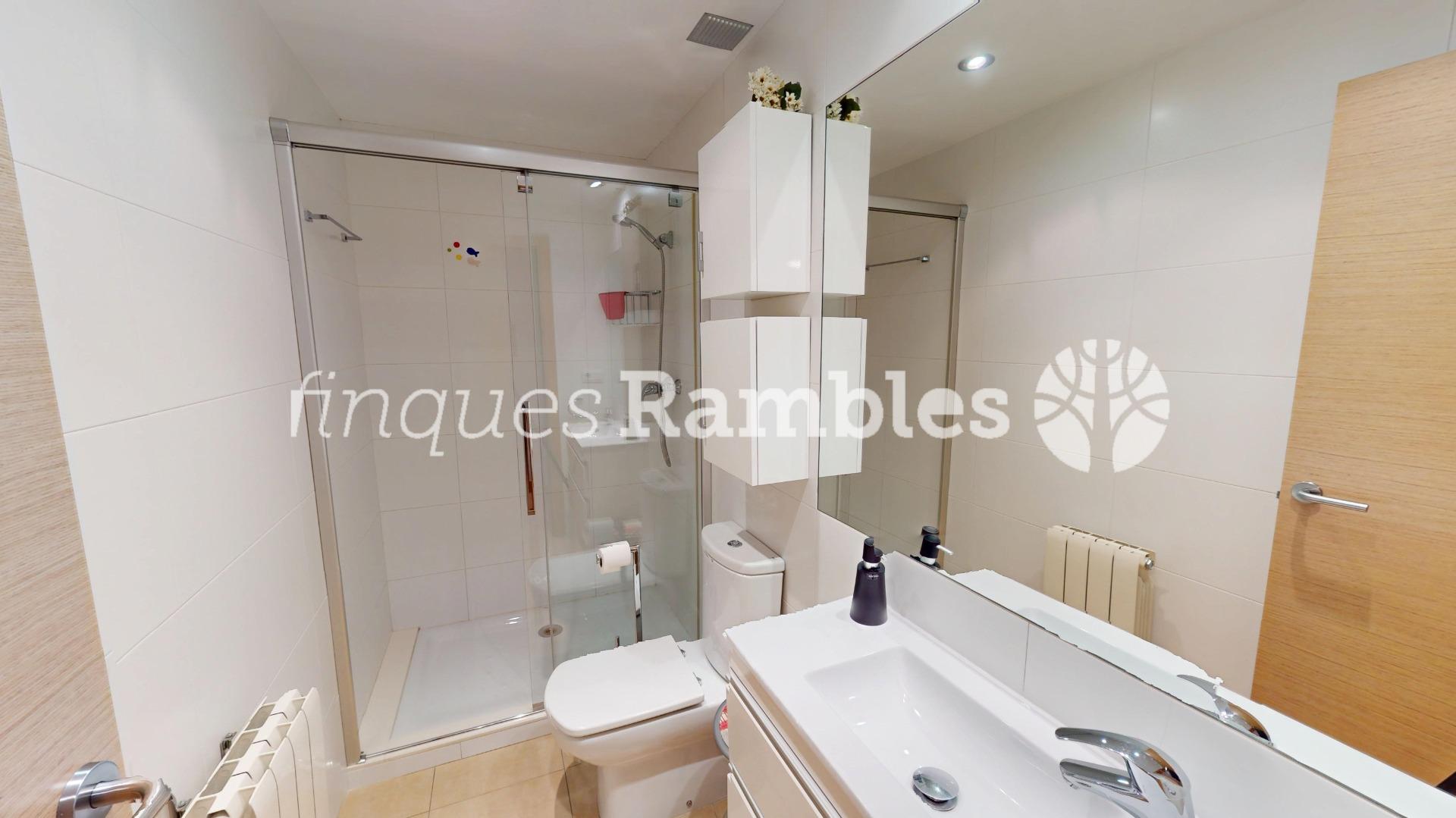 MAGNIFIC PIS EN VENTA AL BARRI DE LES FLORS – 20