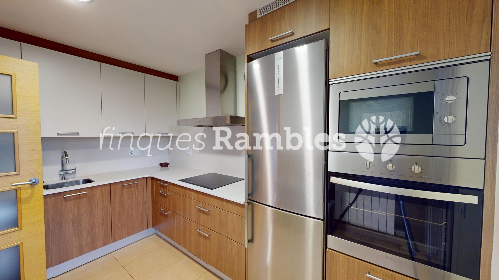 MAGNIFIC PIS EN VENTA AL BARRI DE LES FLORS – 8