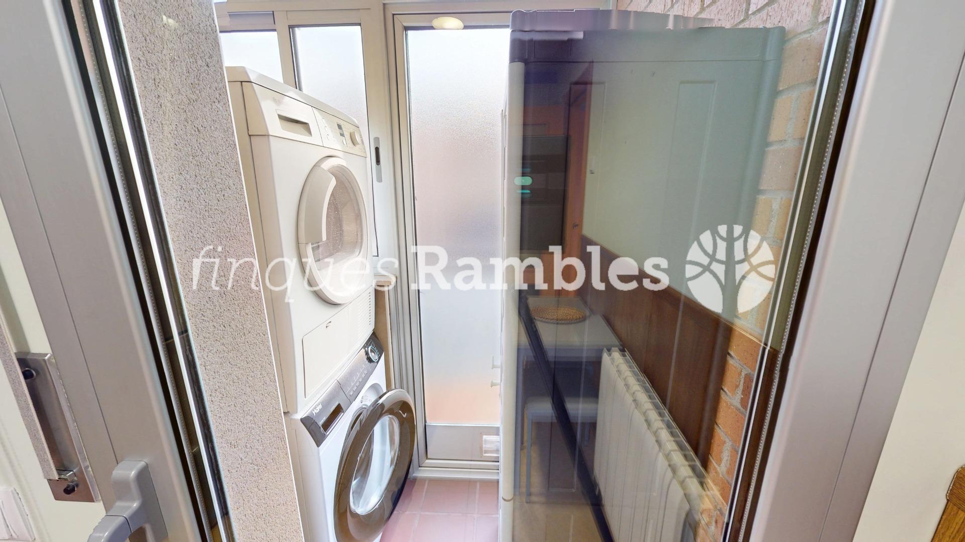 MAGNIFIC PIS EN VENTA AL BARRI DE LES FLORS – 9